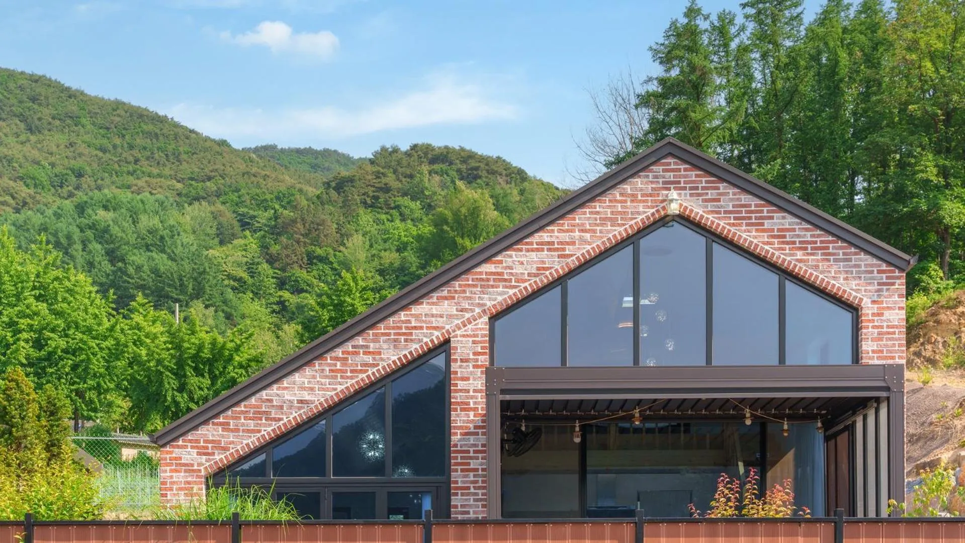 Property building in Danyang Dandelion Pool Villa