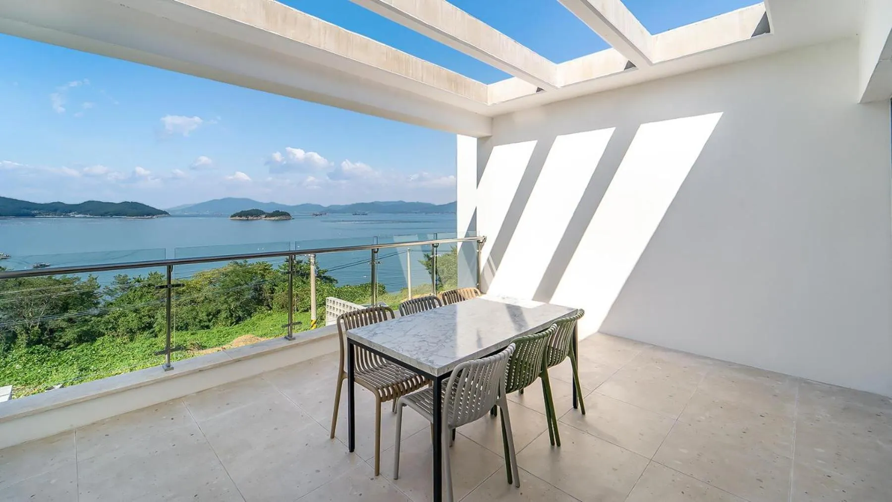 Property building in Yeosu Liposo Poolvilla