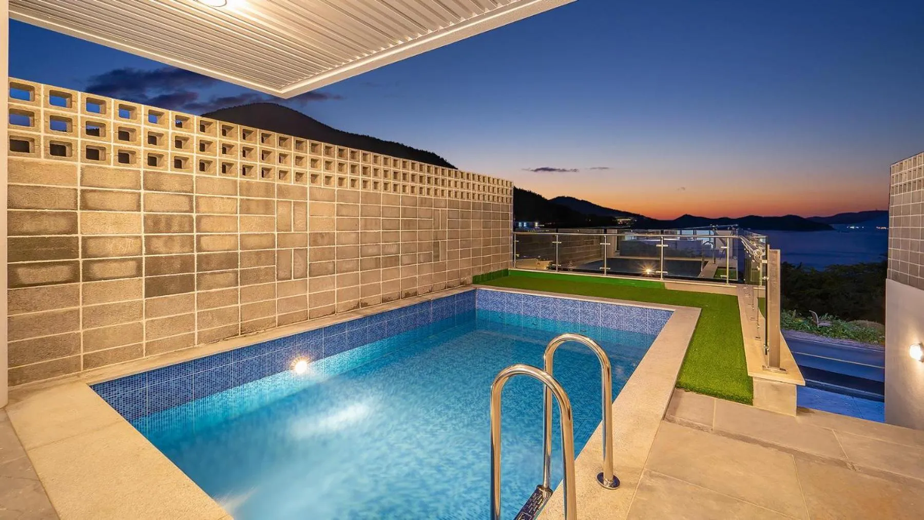 Property building in Yeosu Liposo Poolvilla