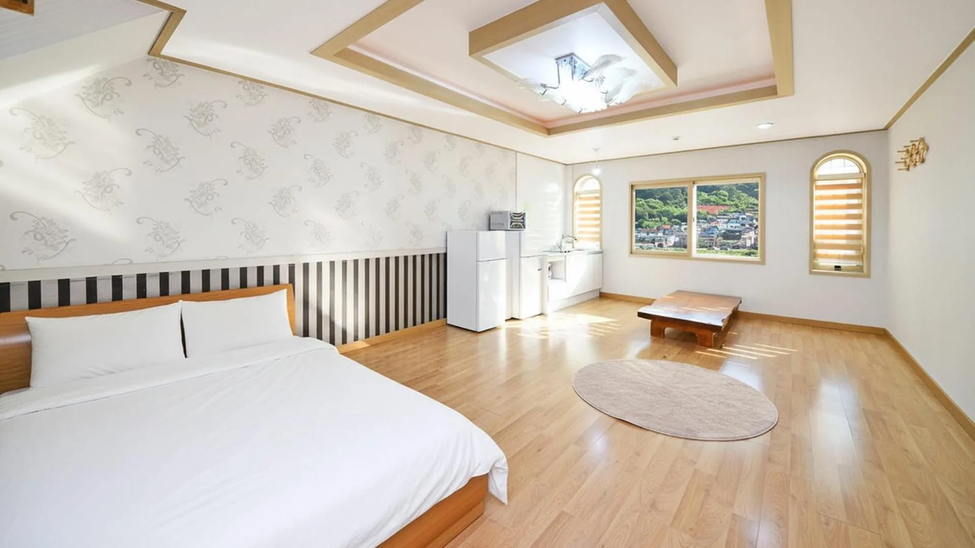 Property building, Bed in Tongyoung Macaio Pension