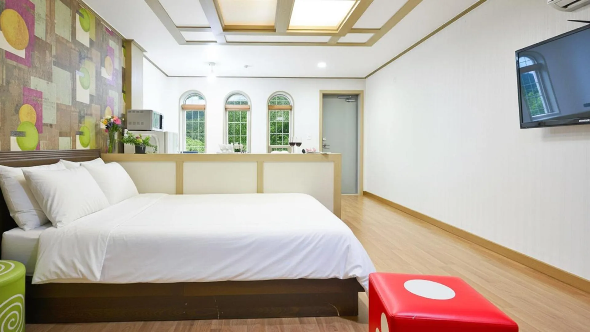 Property building, Bed in Tongyoung Macaio Pension