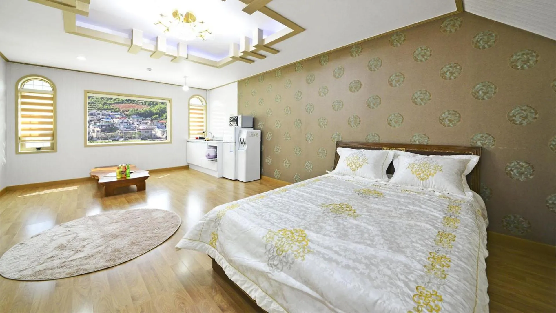 Property building, Bed in Tongyoung Macaio Pension