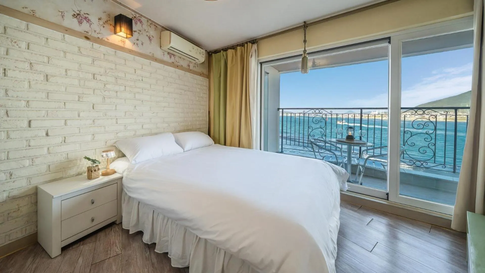 Property building, Bed in tongyeong haegando pension