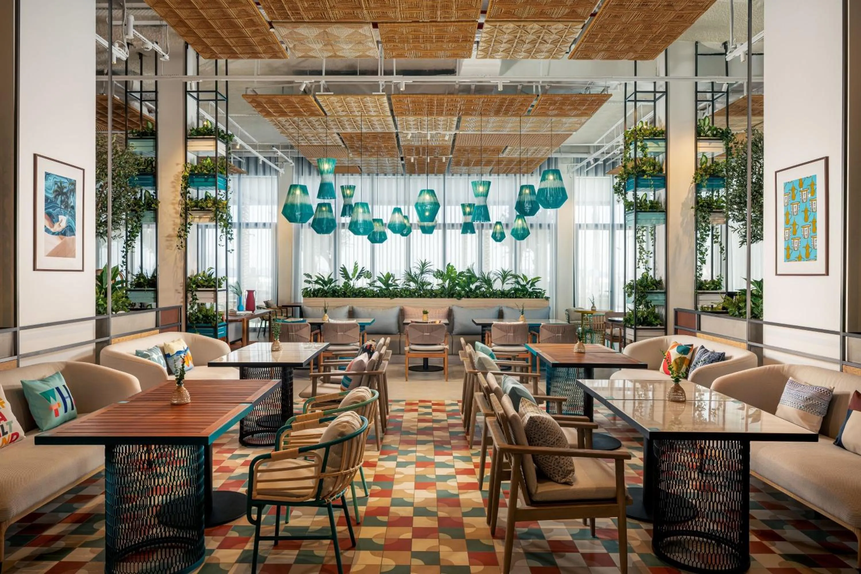 Restaurant/places to eat in Rove Al Marjan Island