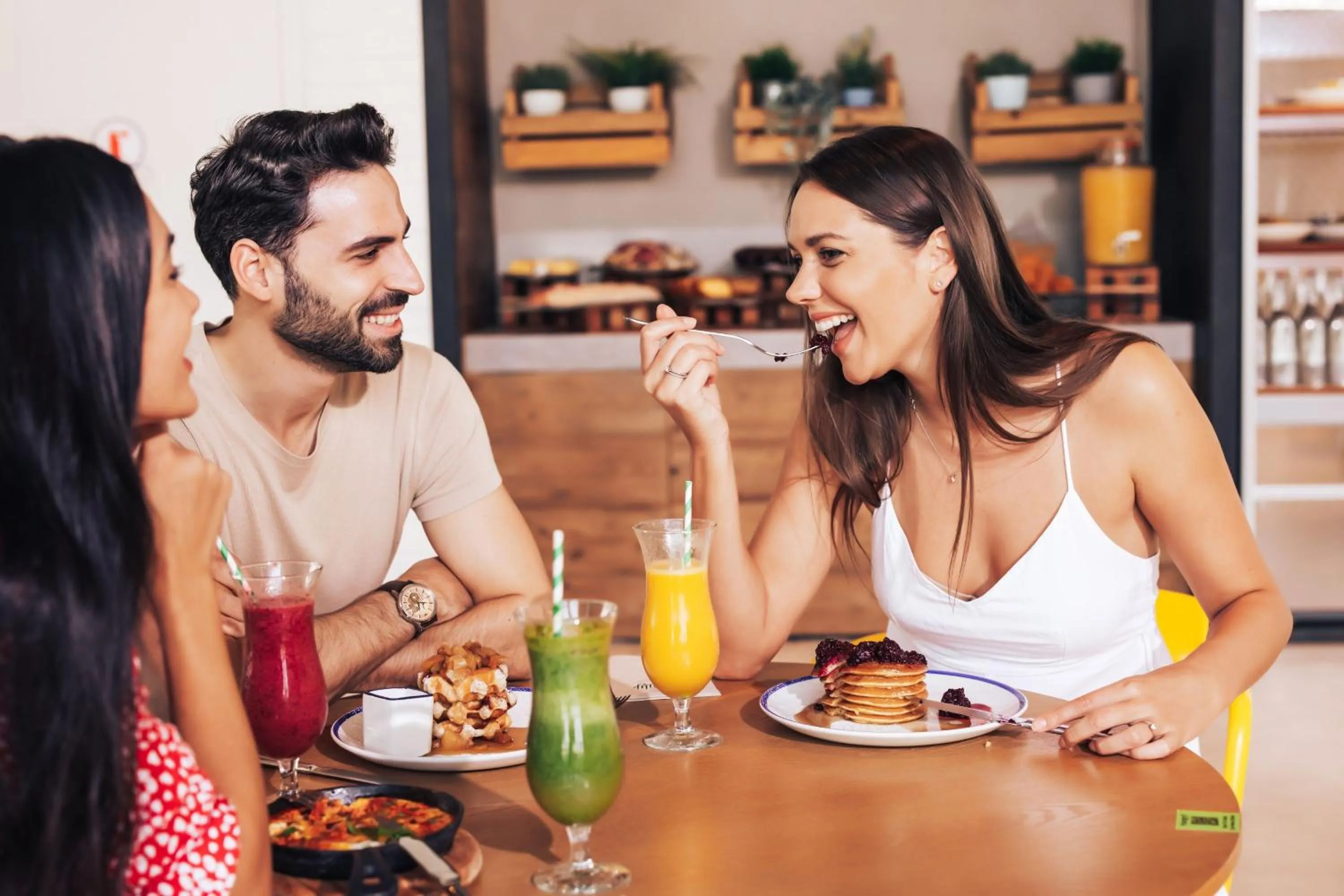 Restaurant/places to eat in Rove Al Marjan Island