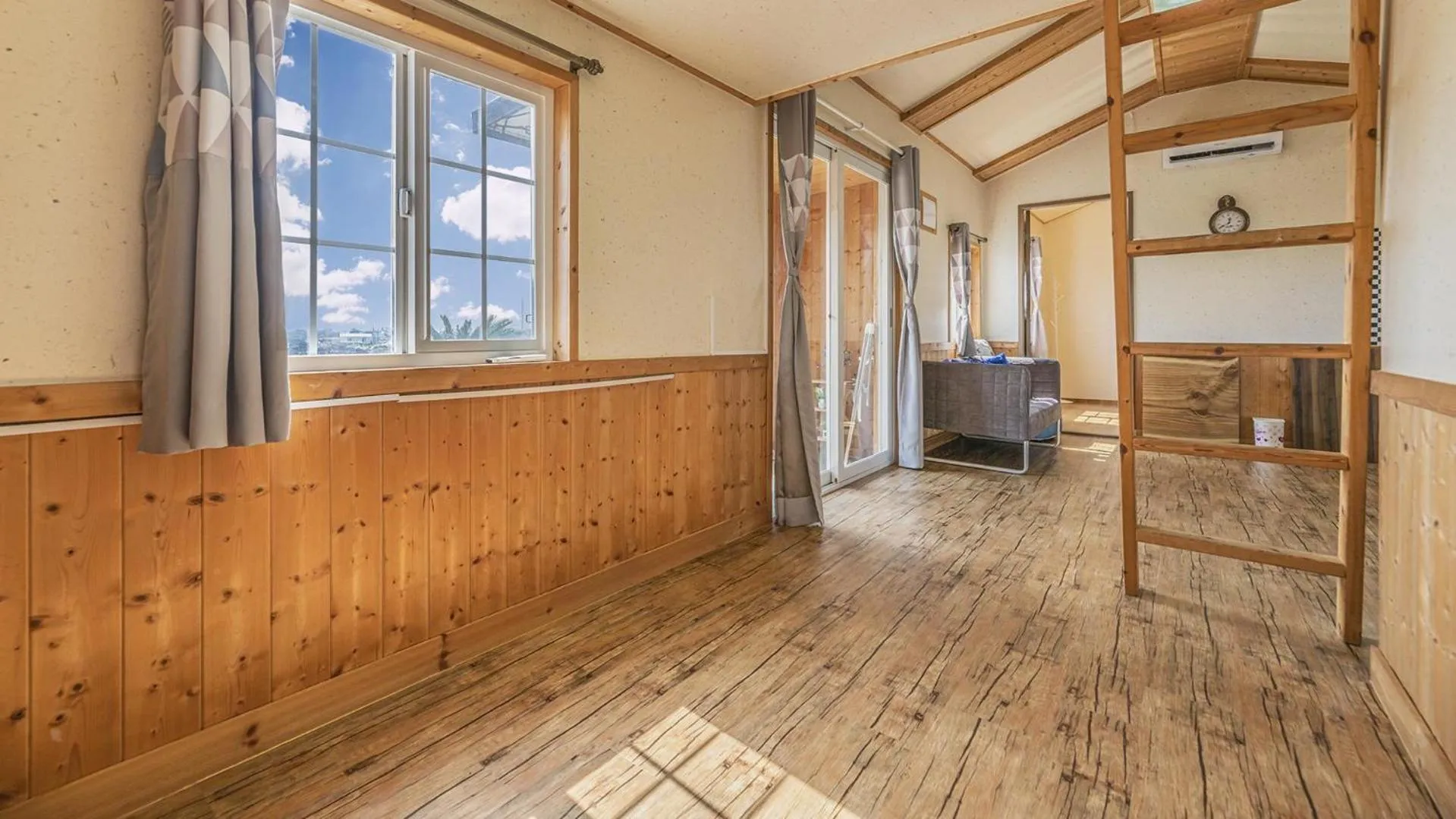 Property building in Jeju BasaFan Spa Pension