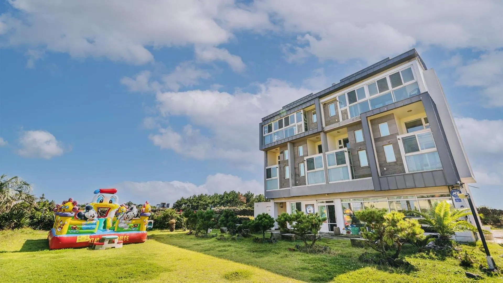 Property building in Jeju BasaFan Spa Pension
