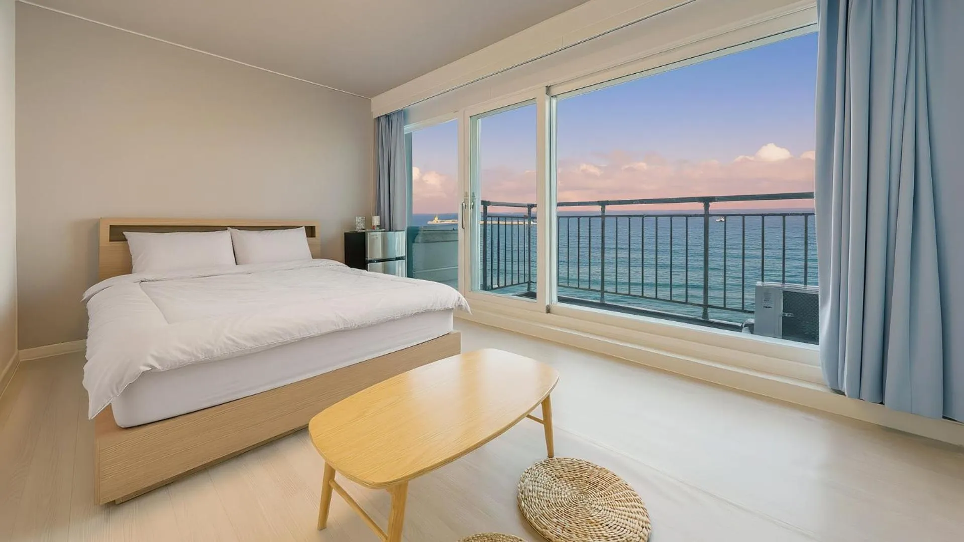 Property building, Bed in Gangneung Haerang Pension