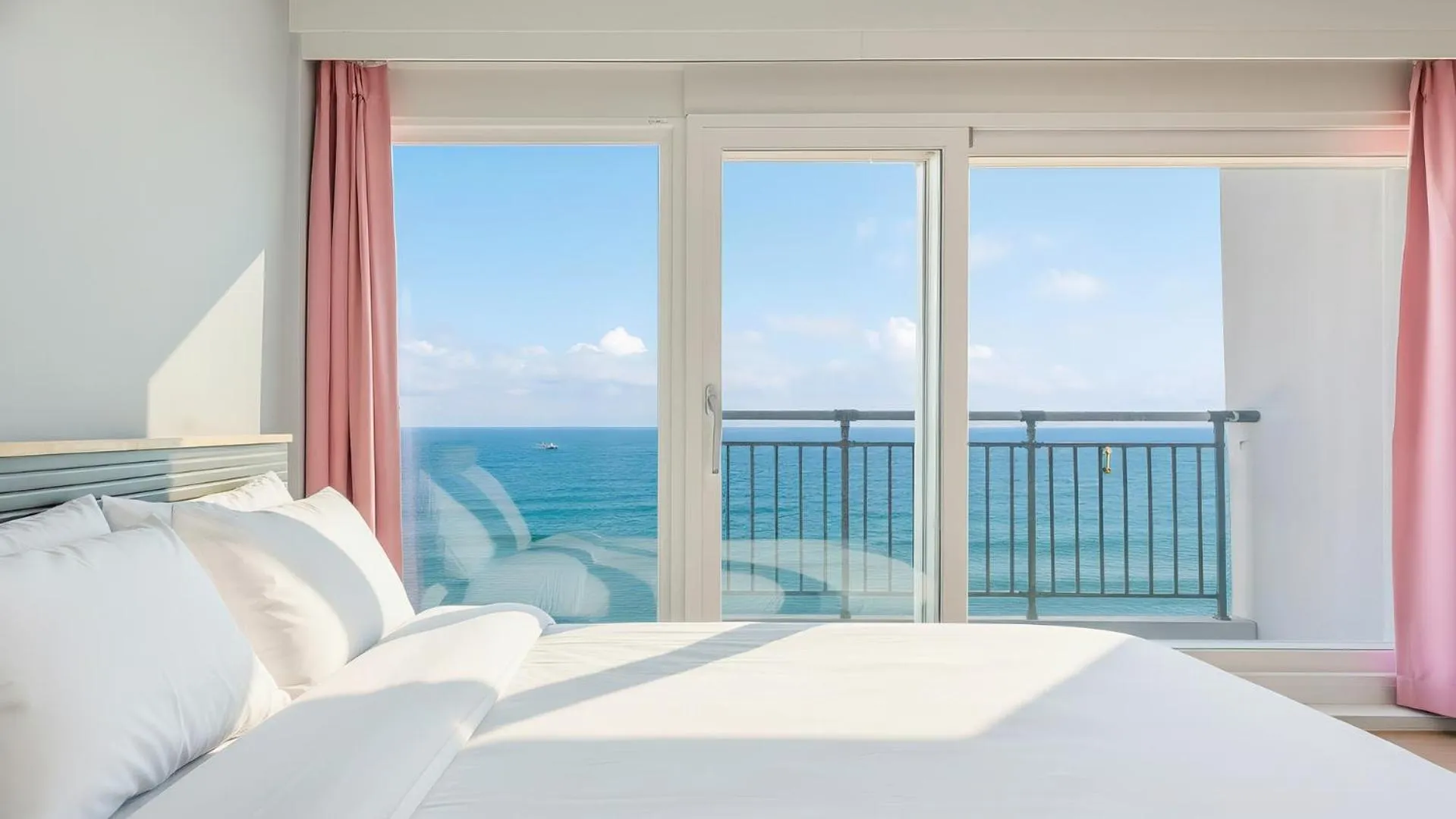 Property building, Bed in Gangneung Haerang Pension