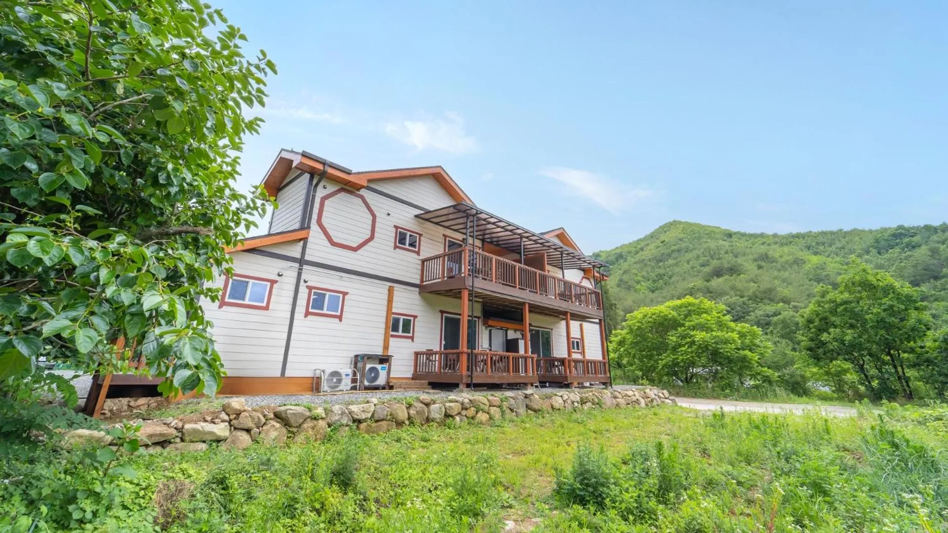Property building in Samcheok Elroi Pension