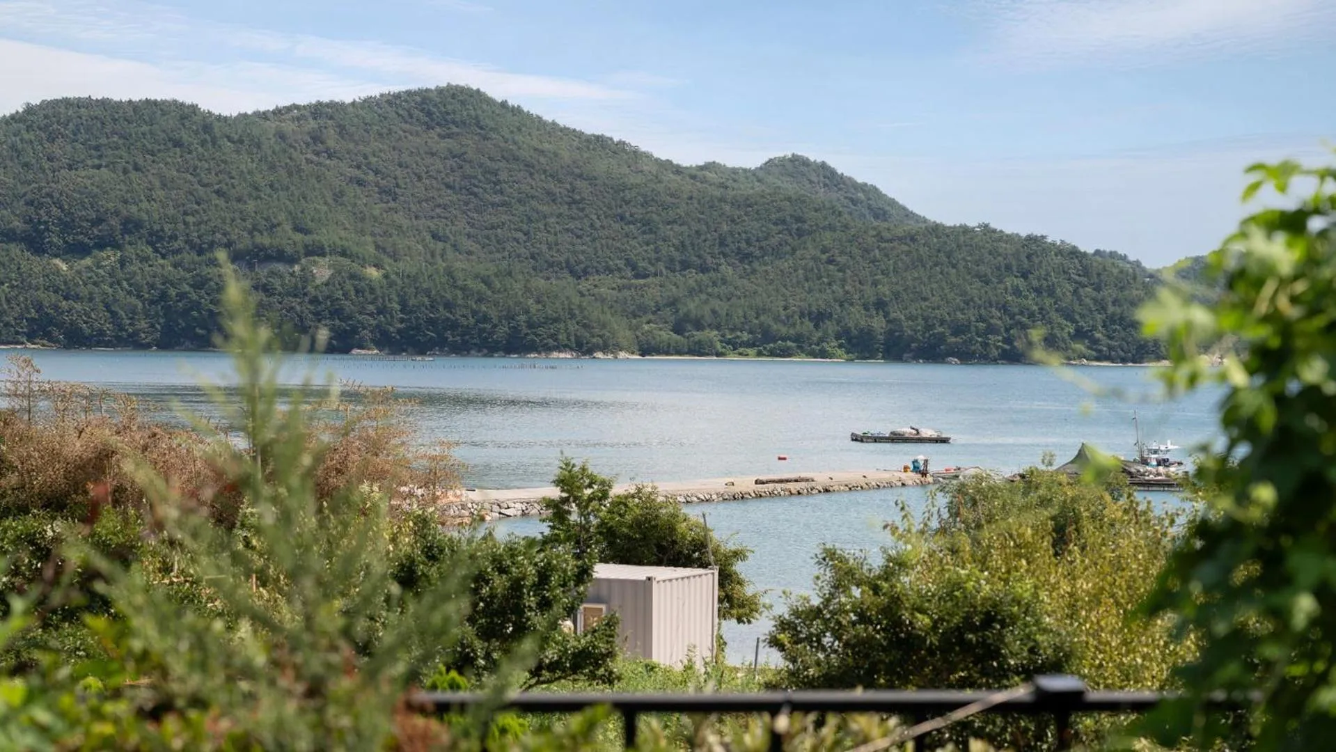 Property building in Namhae Seven house