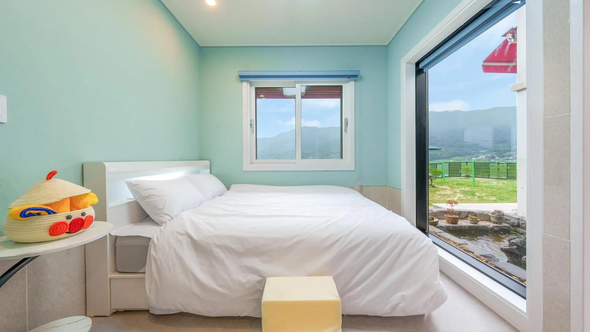 Property building, Bed in gyeongsan stage-ipple pet pension