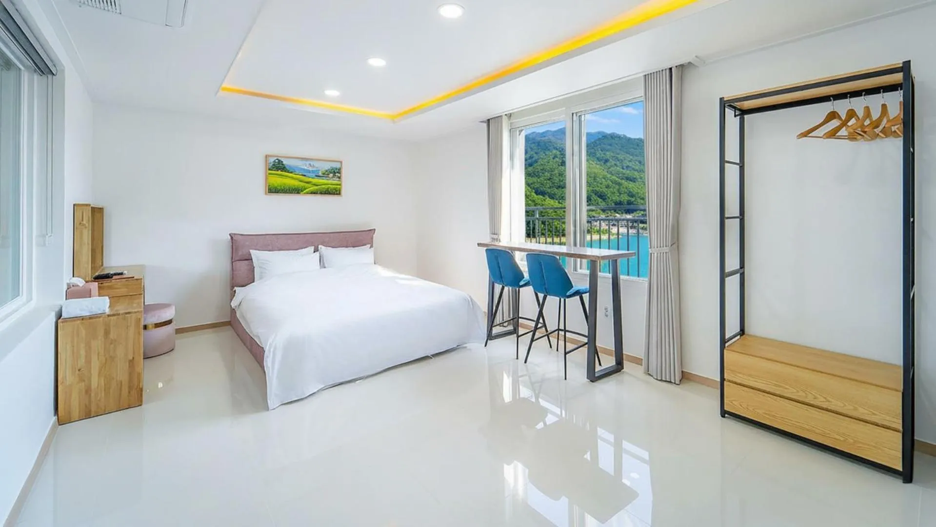 Property building, Bed in Gangneung Cresostay pension