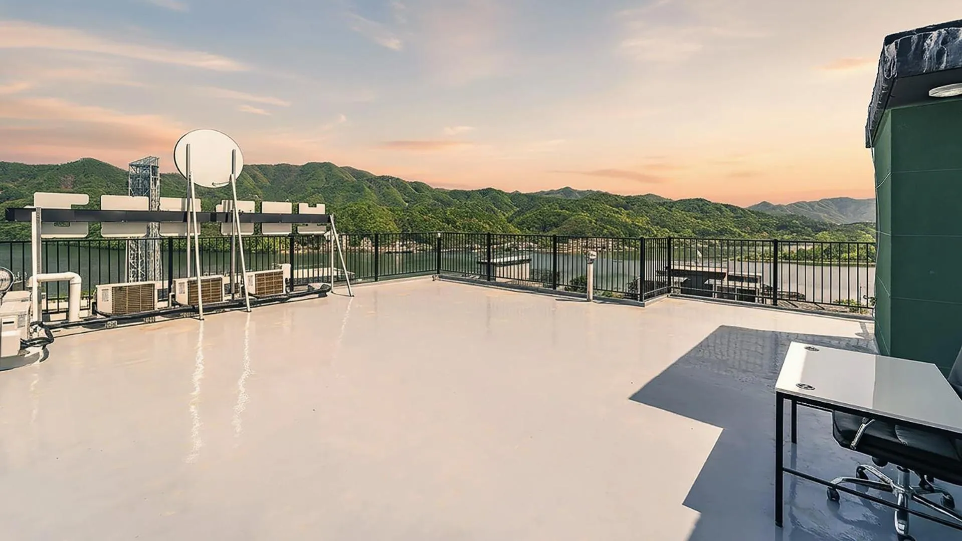 Property building in Gangneung Cresostay pension