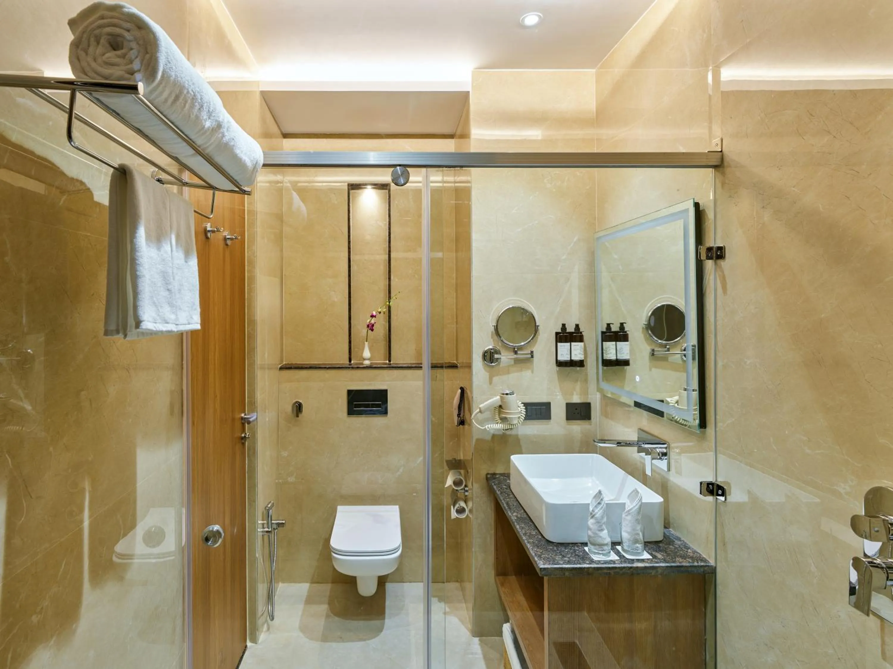 Bathroom in Regenta Place Dalhousie Just 500 Meters Walkable from Mall Road