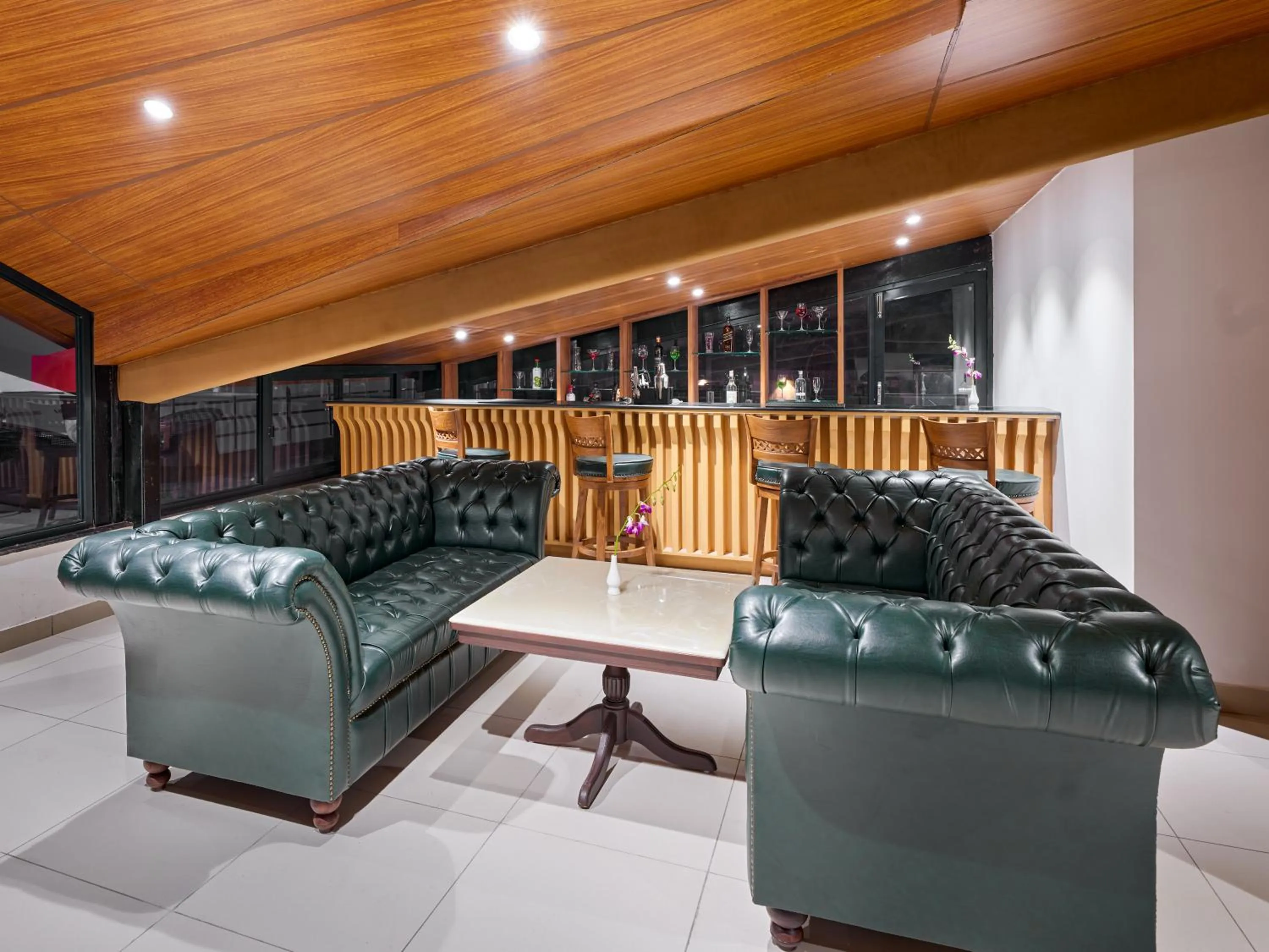 Lounge or bar in Regenta Place Dalhousie Just 500 Meters Walkable from Mall Road