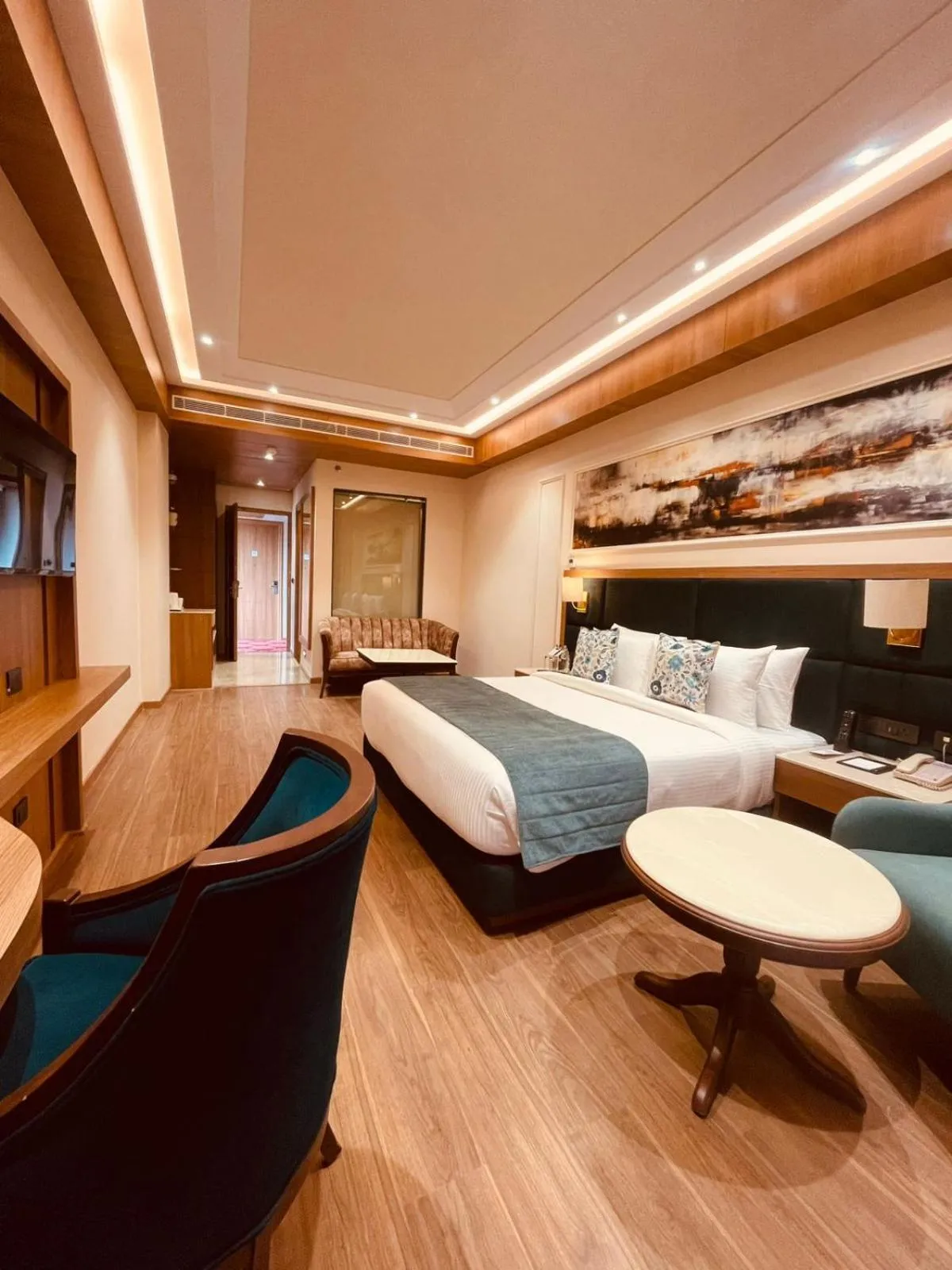 Bedroom in Regenta Place Dalhousie Just 500 Meters Walkable from Mall Road