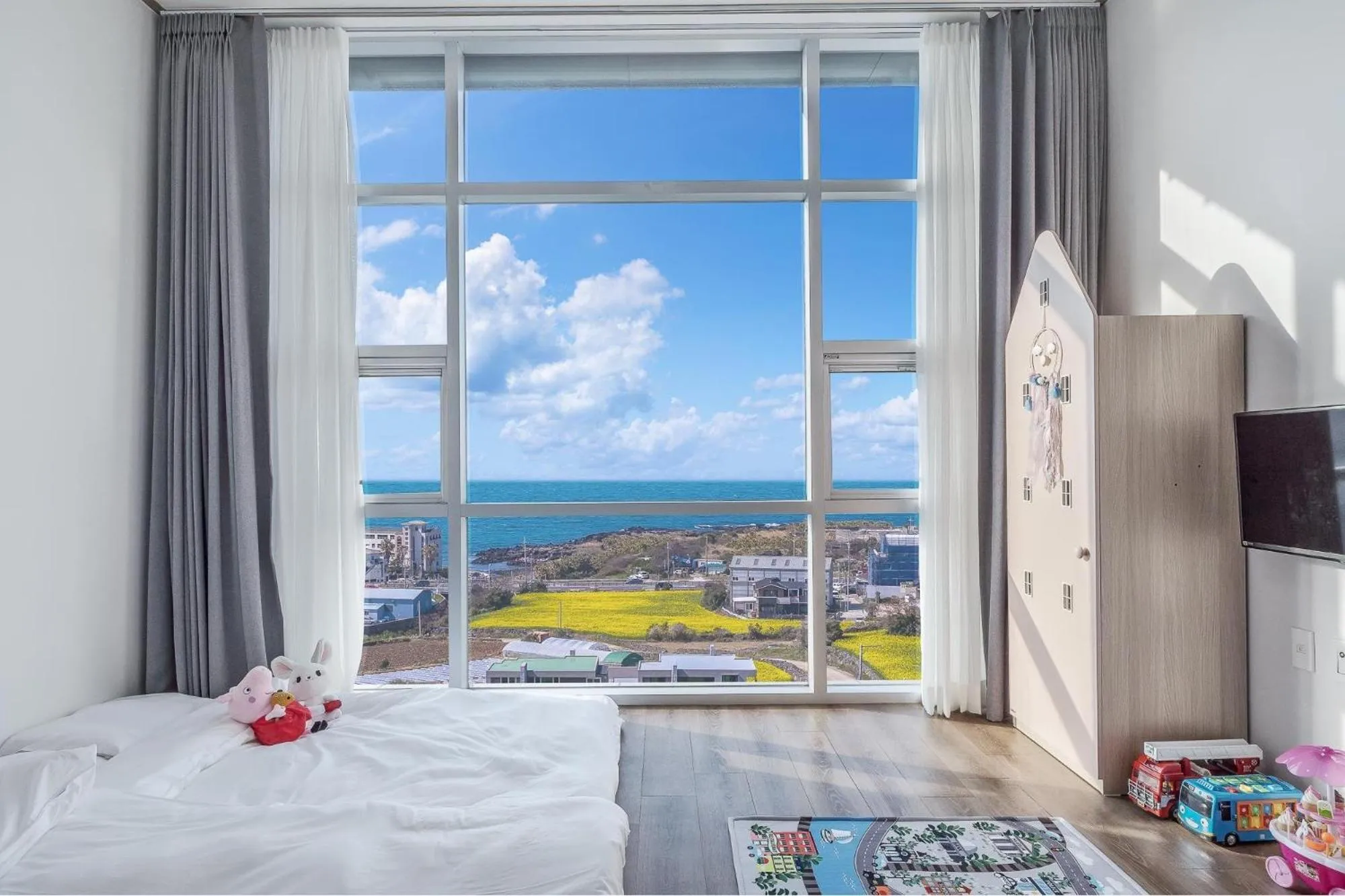 Property building, Bed in Jeju Sky Kids Pension