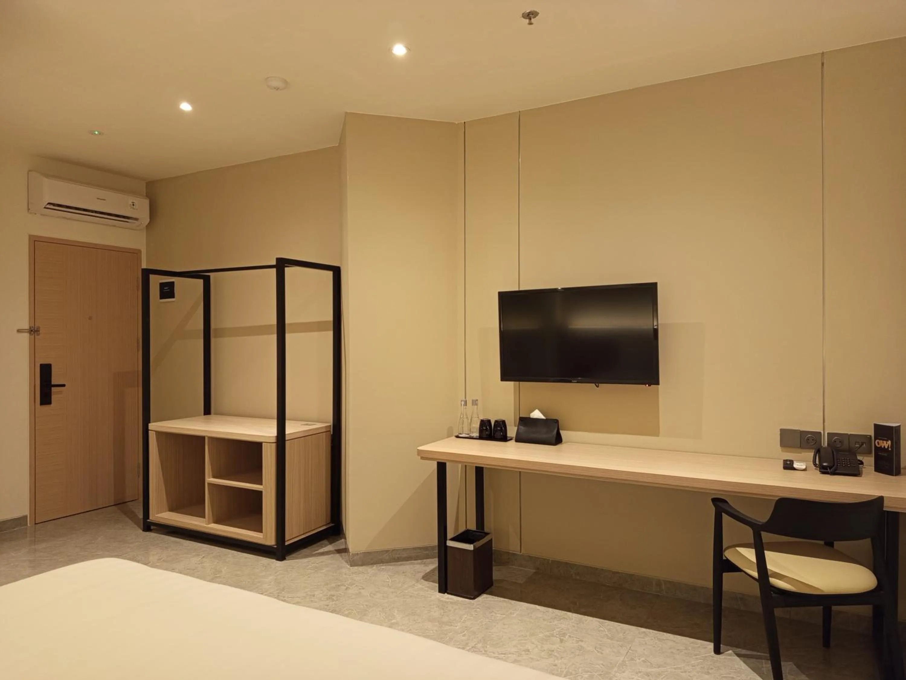 TV and multimedia, Bed in Ow! Hotel Boutique Kemayoran