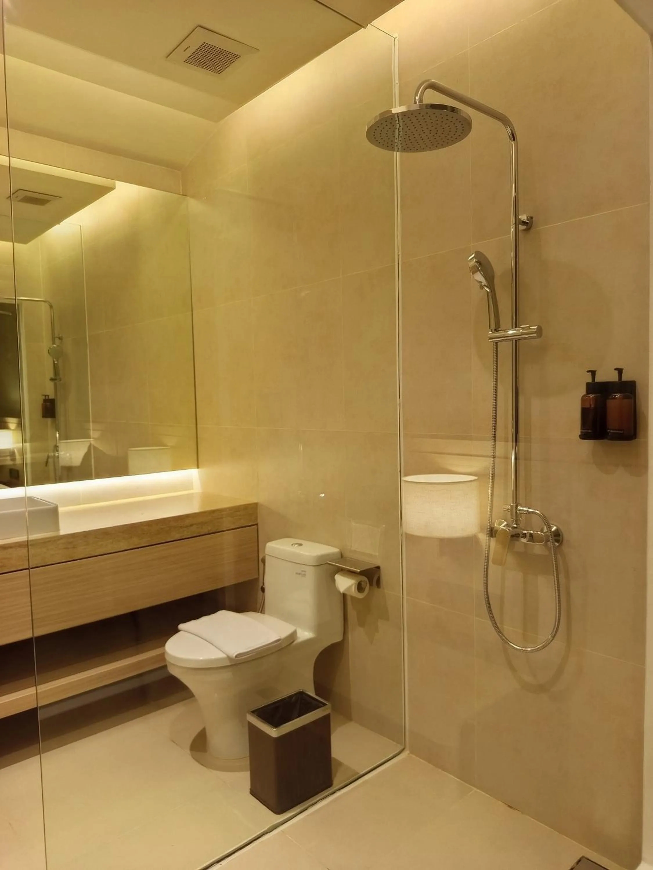 Shower in Ow! Hotel Boutique Kemayoran