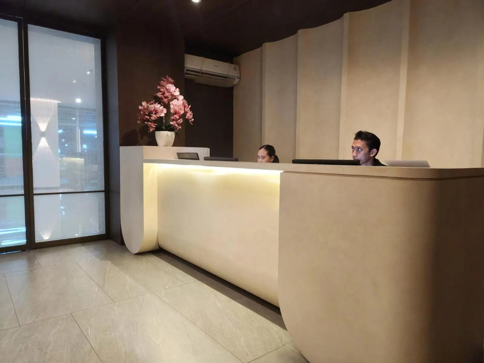 Lobby or reception in Ow! Hotel Boutique Kemayoran