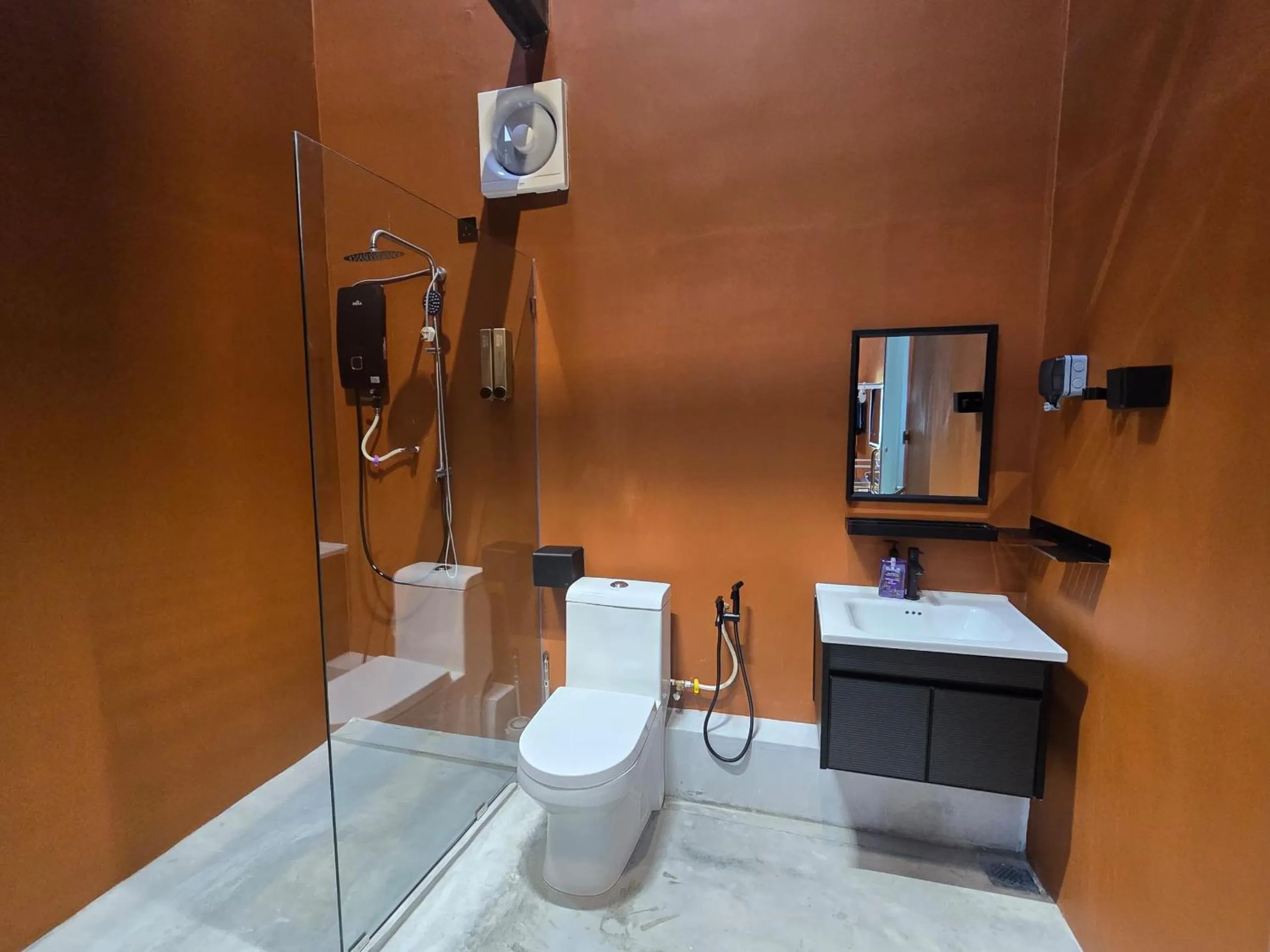 Shower in Hotel Ban Sheng Teik