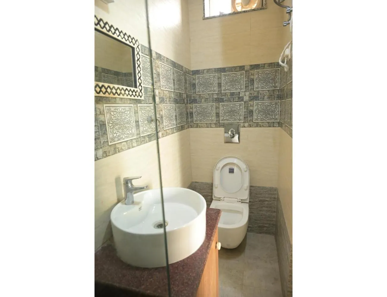 Shower in Hotel Mewarts, Udaipur