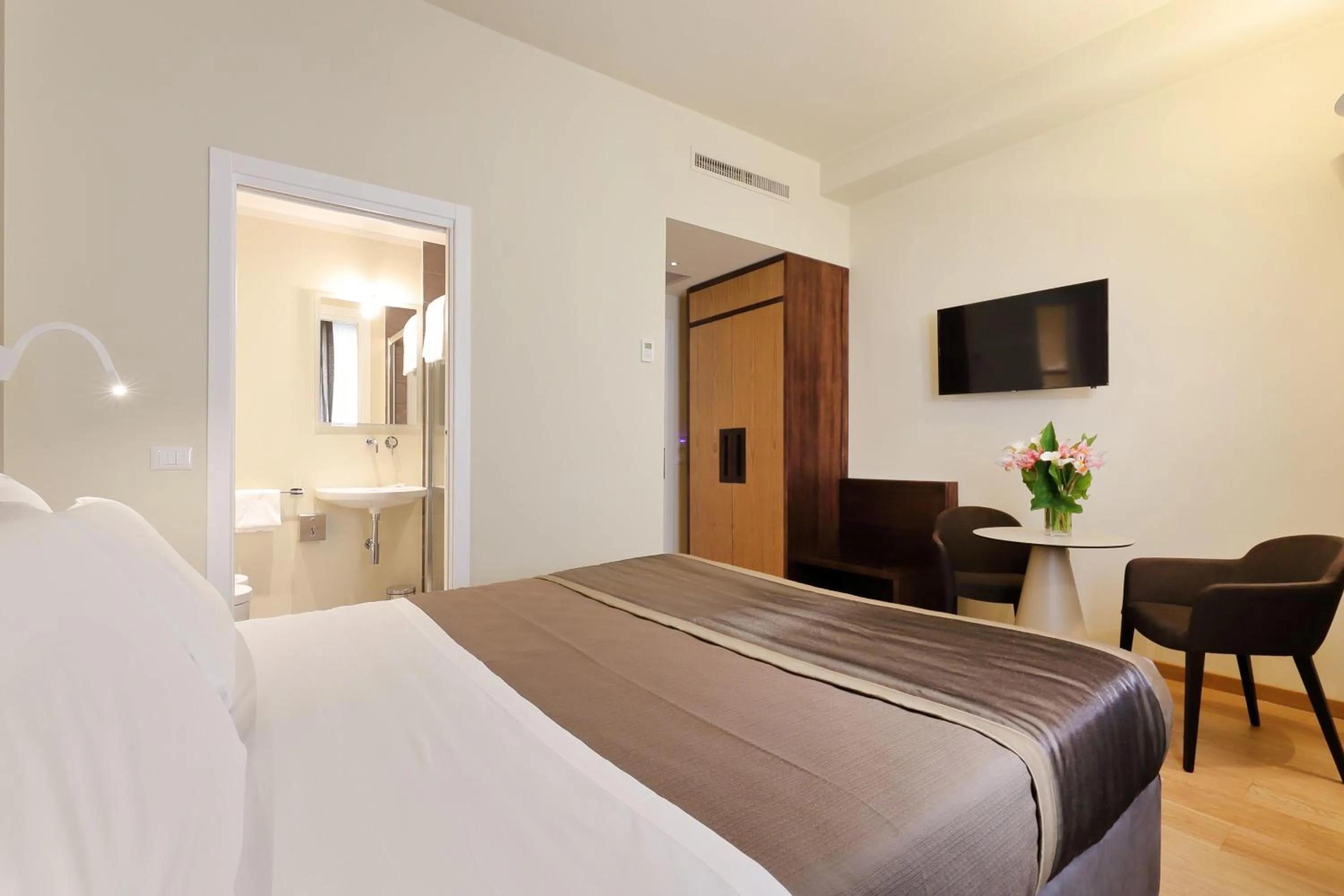 Photo of the whole room, Bed in La Torre dei Salterelli