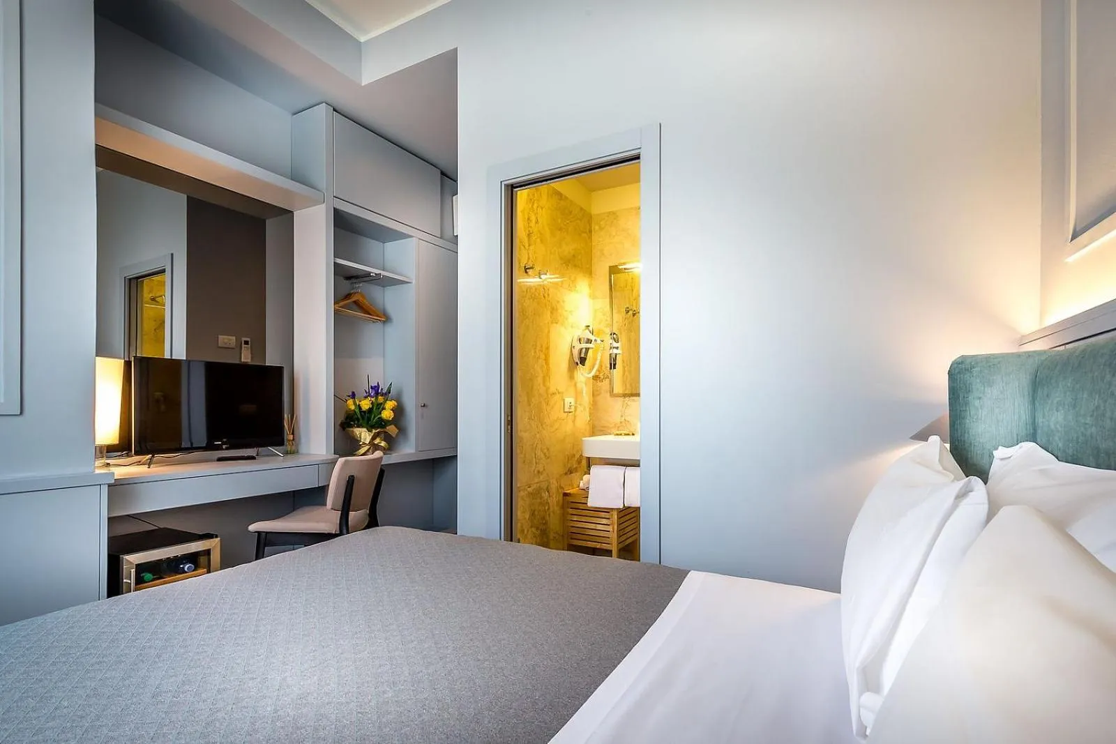 Photo of the whole room, Bed in La Torre dei Salterelli