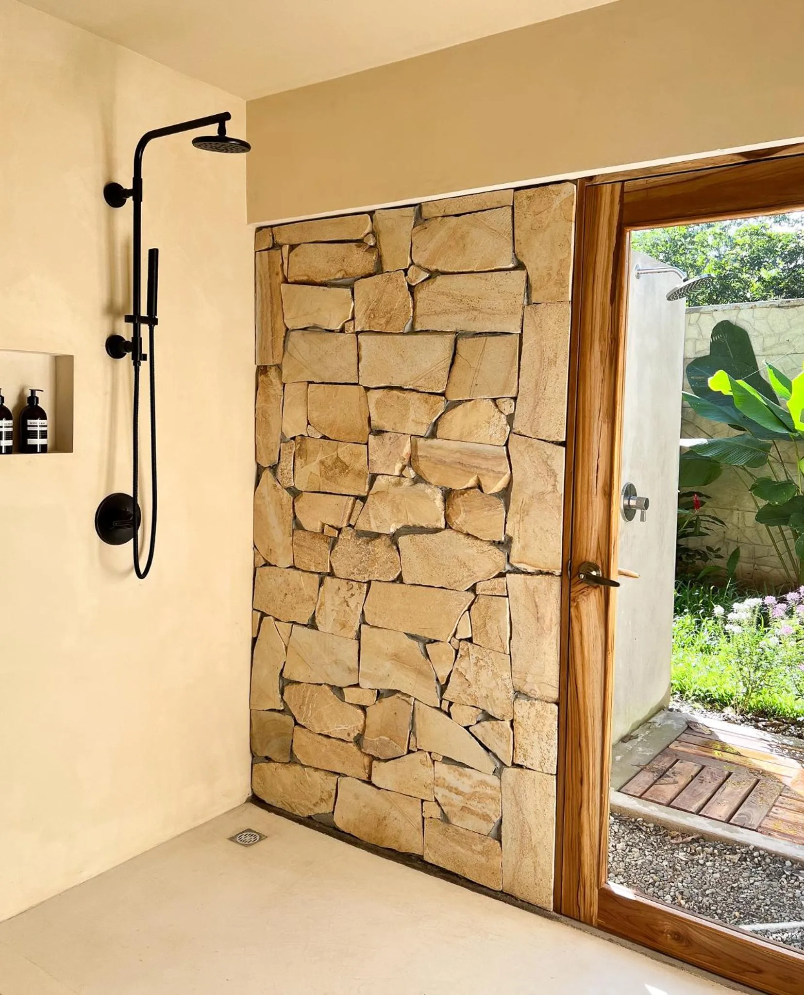 Bathroom in La Bonita Lodge