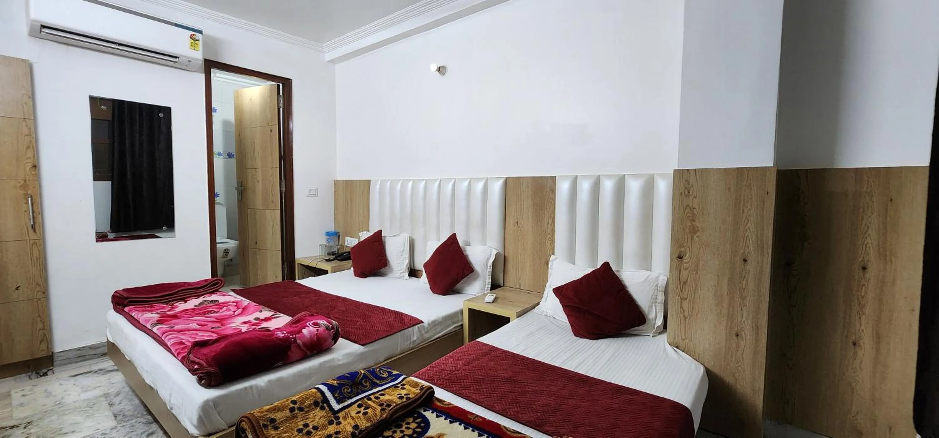 Bed in Hotel Shree Sai Dham