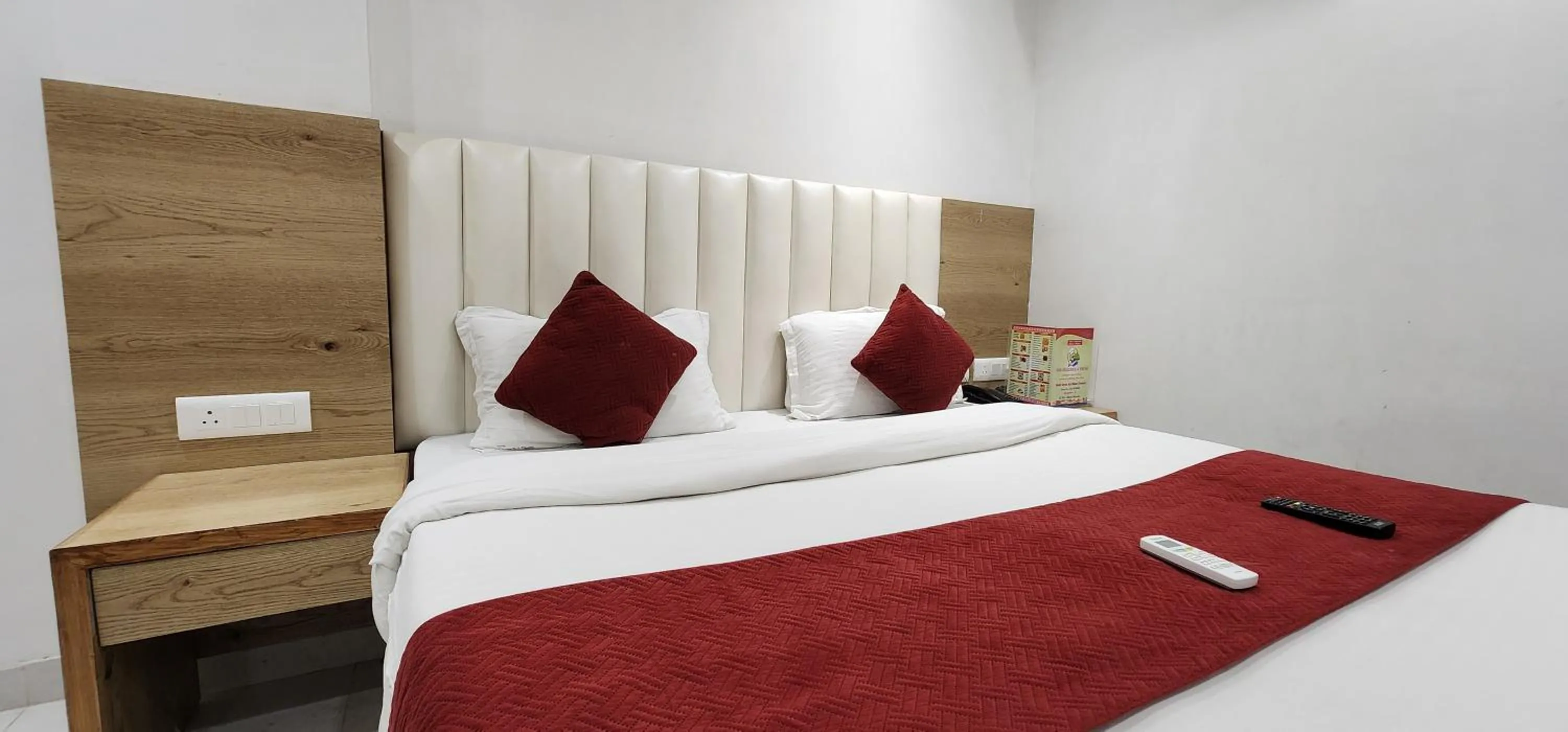 Bed in Hotel Shree Sai Dham