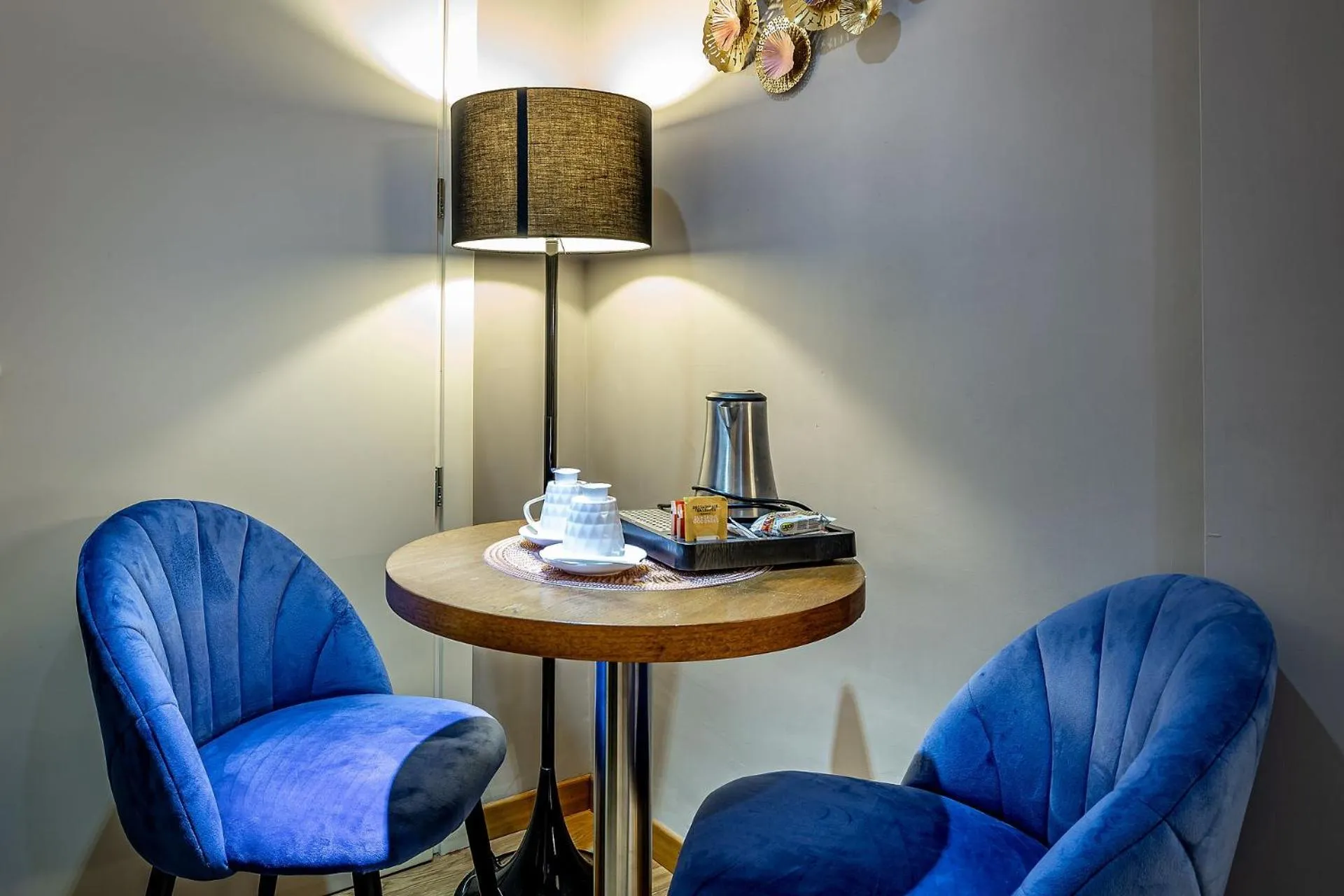 Seating area in Antico Centro Suite