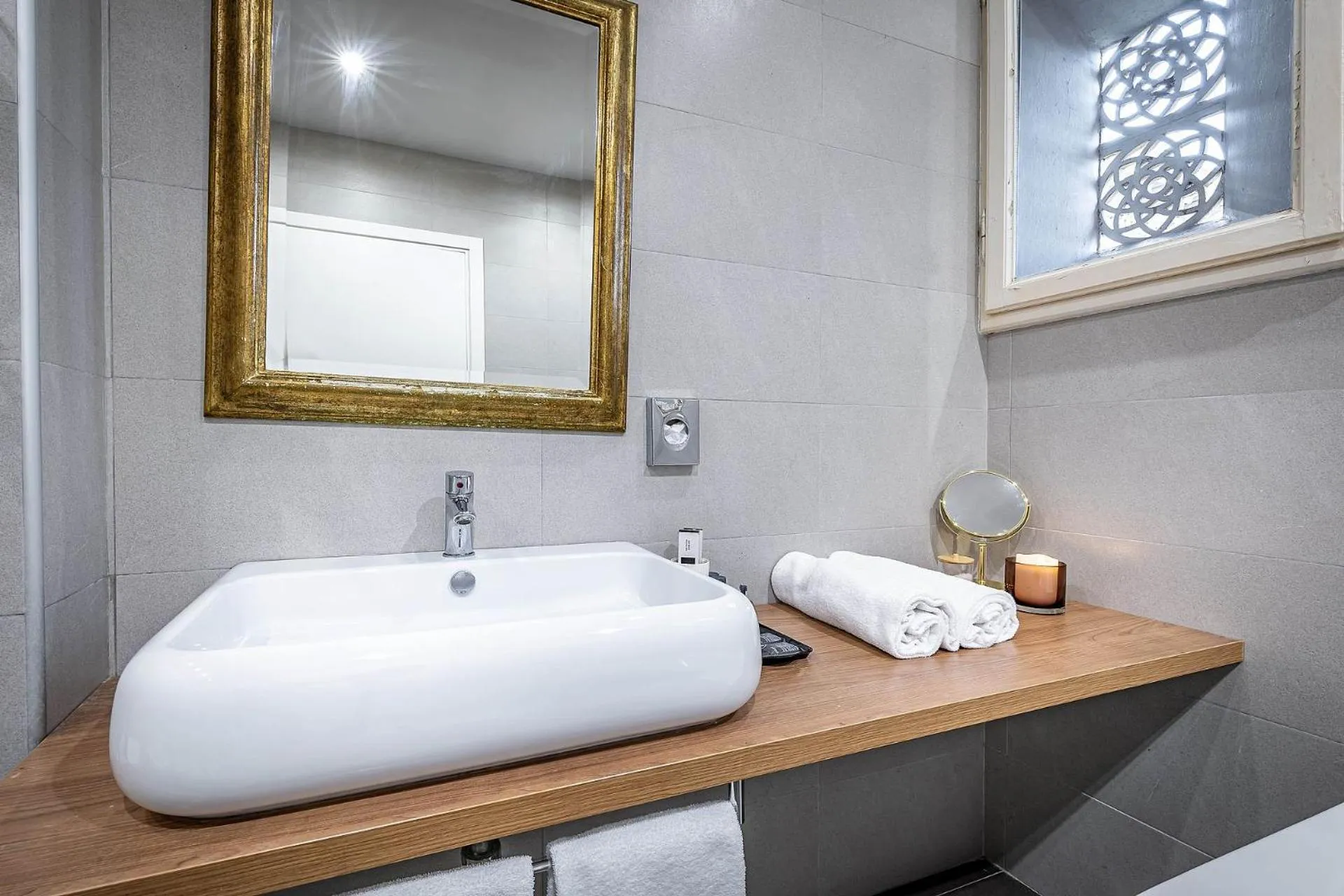 Bathroom, Bed in Antico Centro Suite