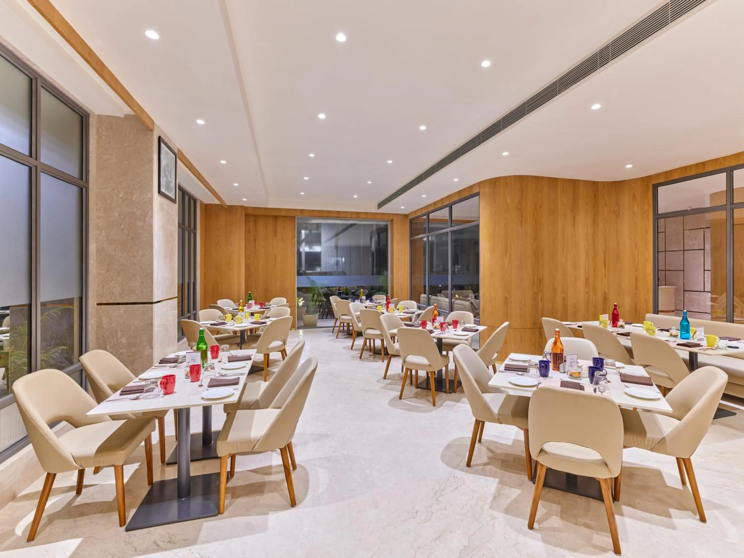 Restaurant/places to eat in Biznotel By Pride Motera