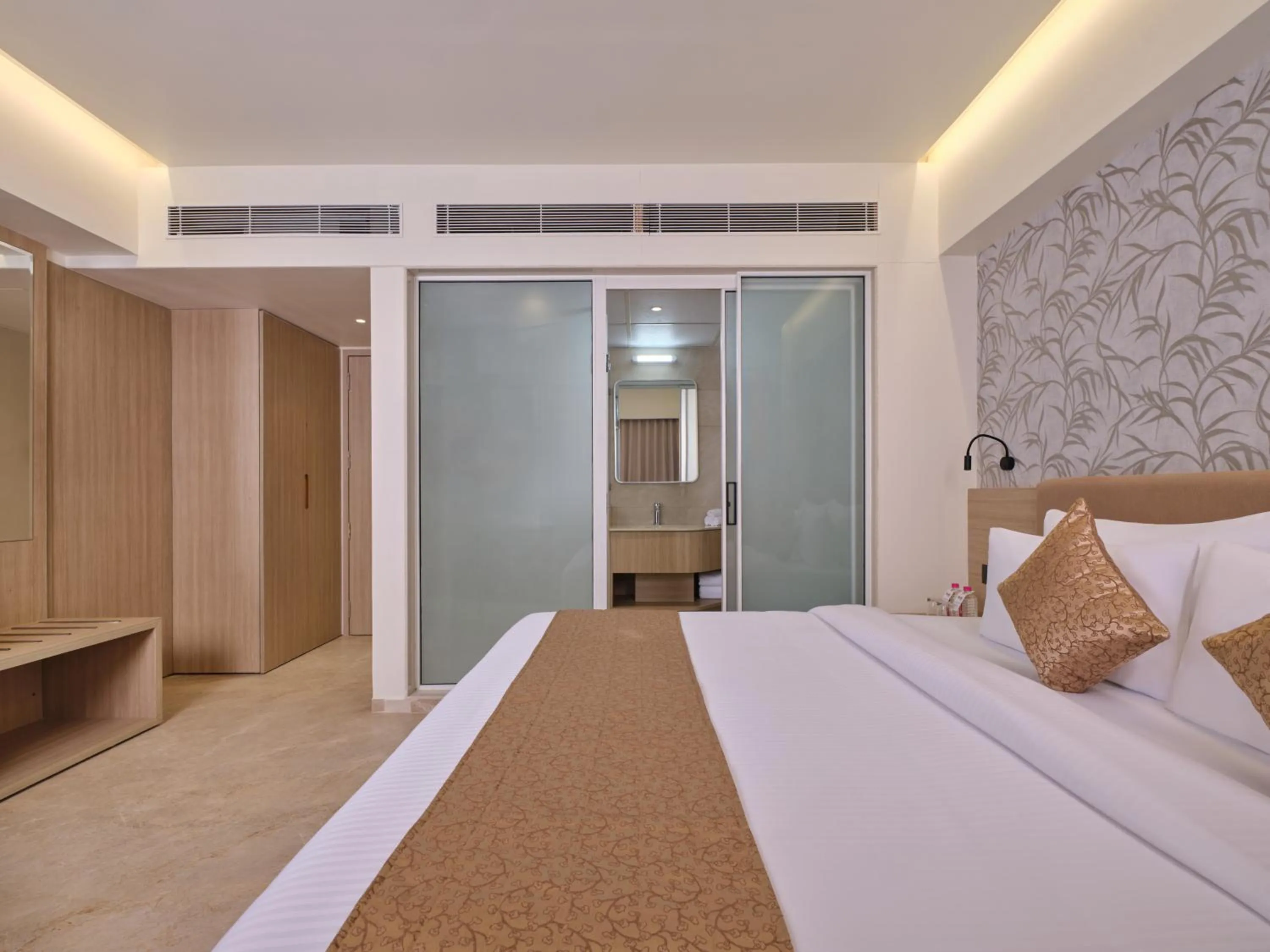 Photo of the whole room, Bed in Biznotel By Pride Motera