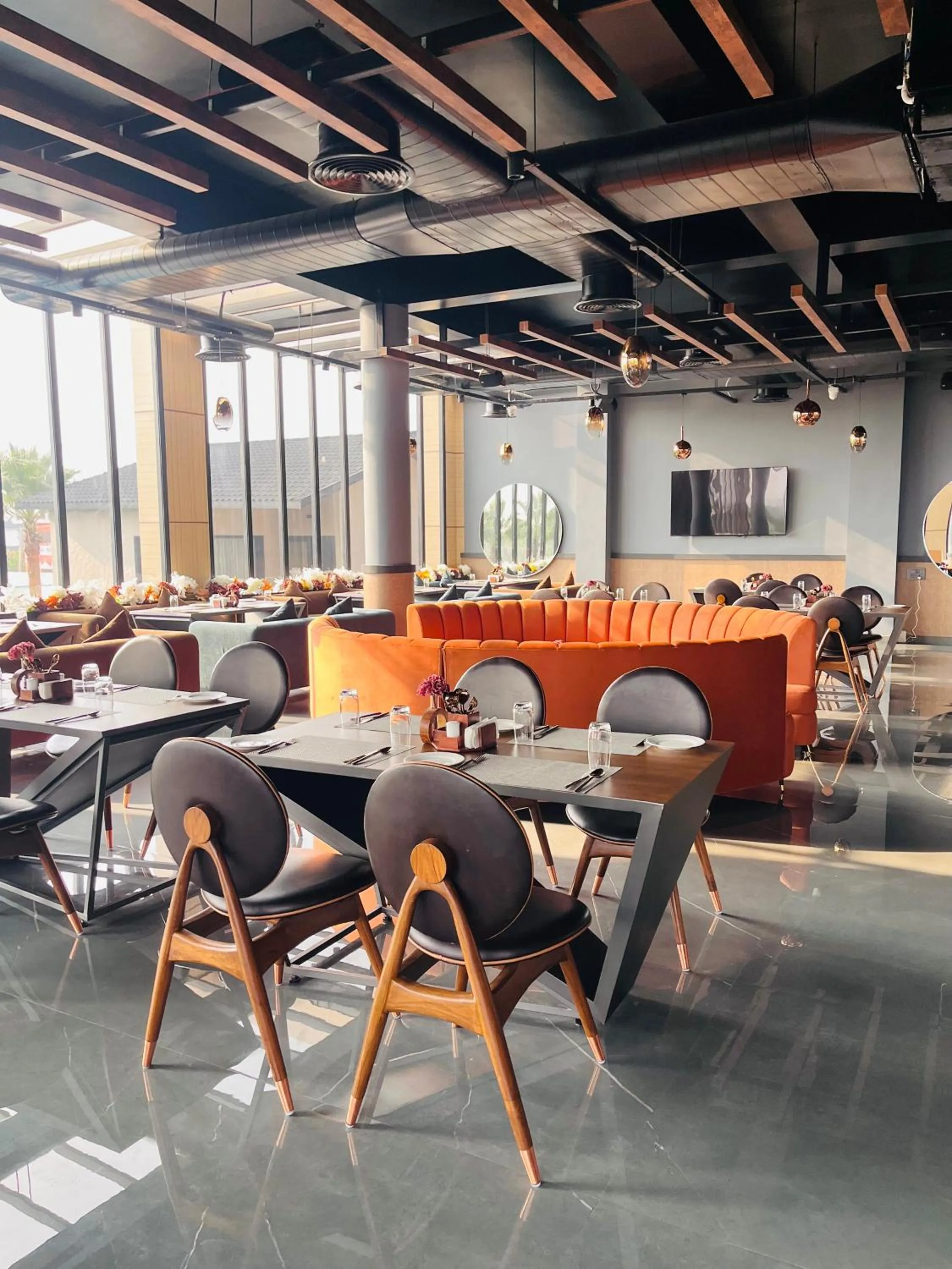 Restaurant/places to eat in Villasita Resort