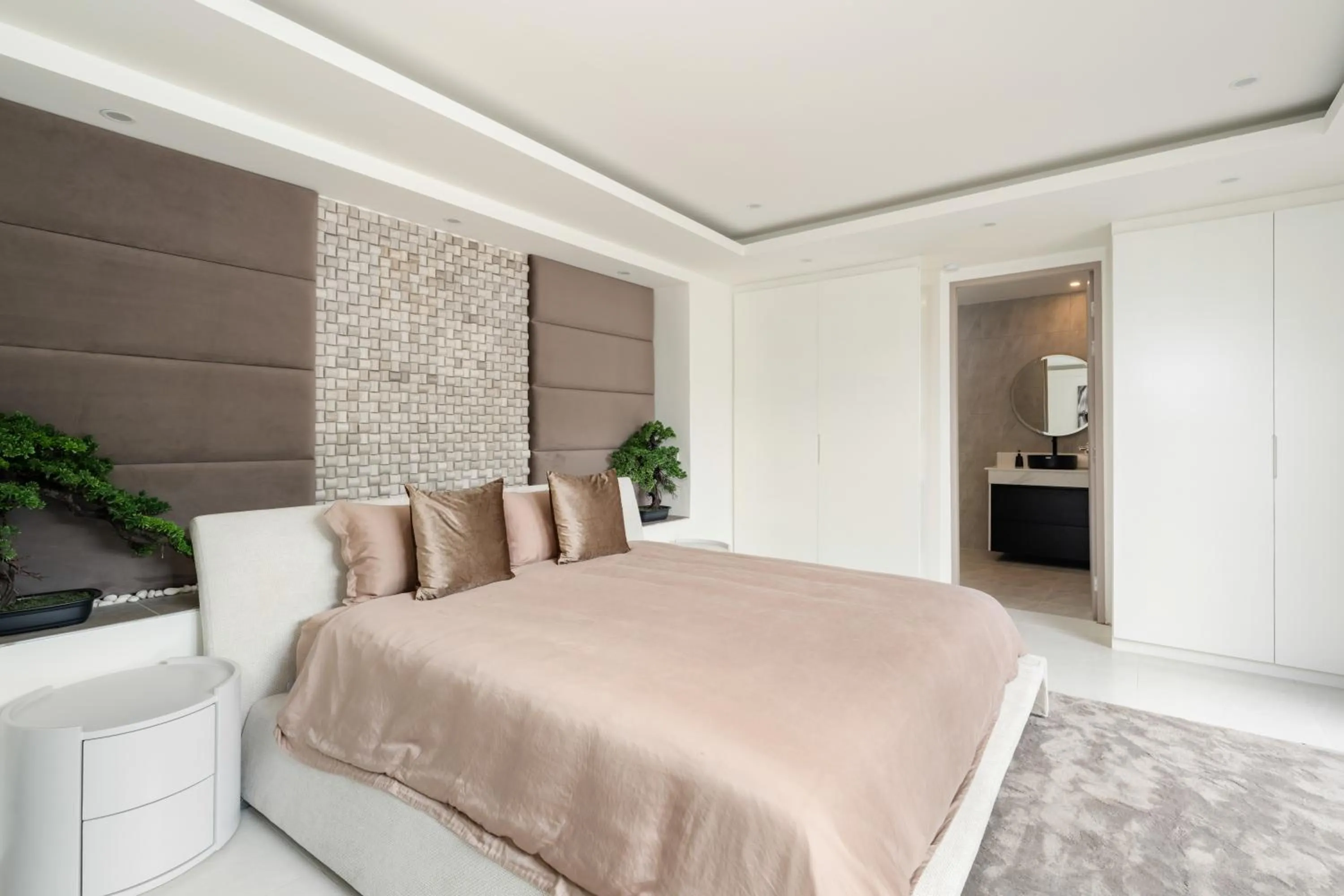 Bed in Villa Kohia, stunning sea views, breakfast, serviced daily, private dining service on request, North Chaweng