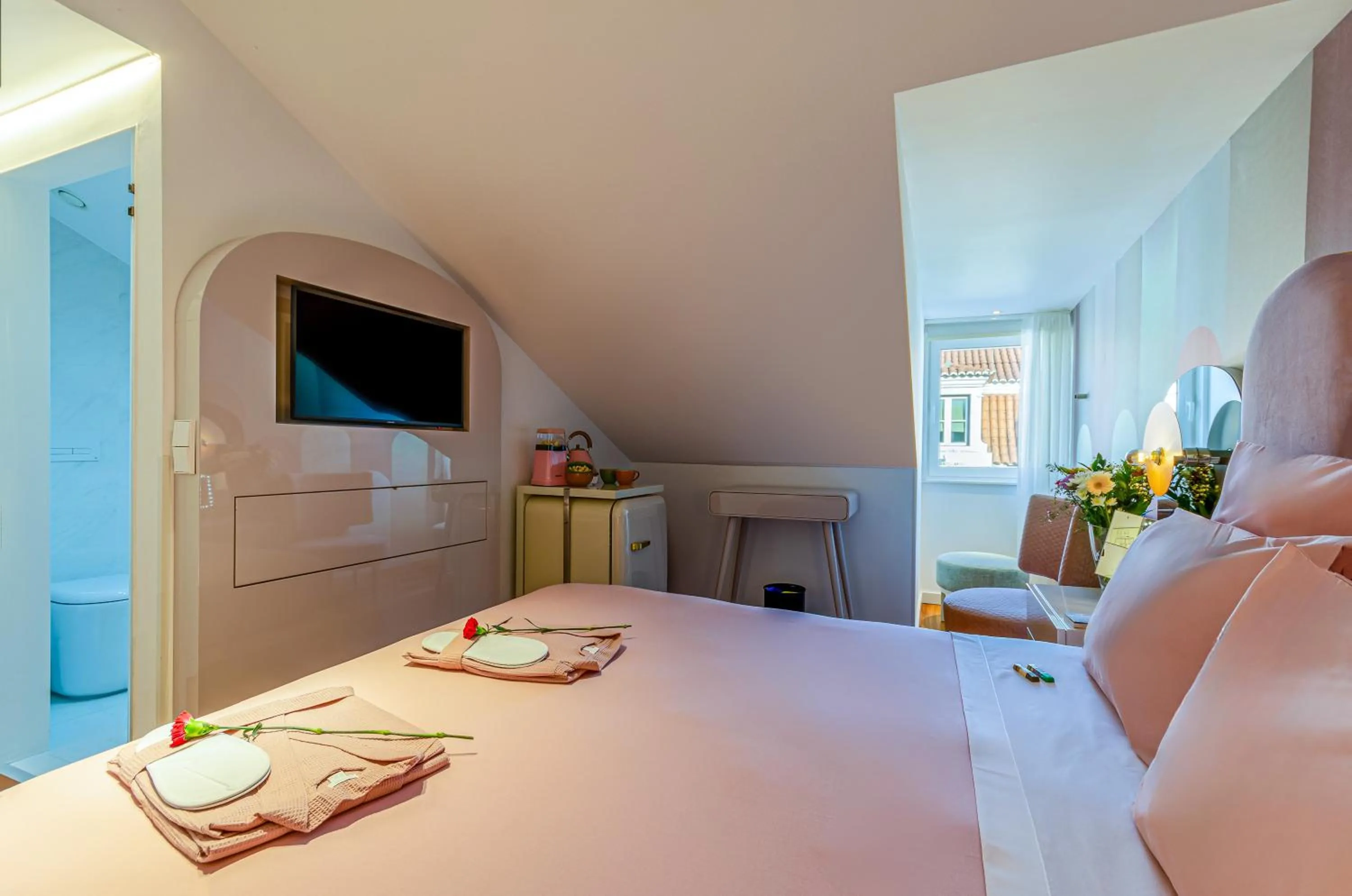 Bedroom, Bed in The 7 Hotel, Suites, Studios & Apartments