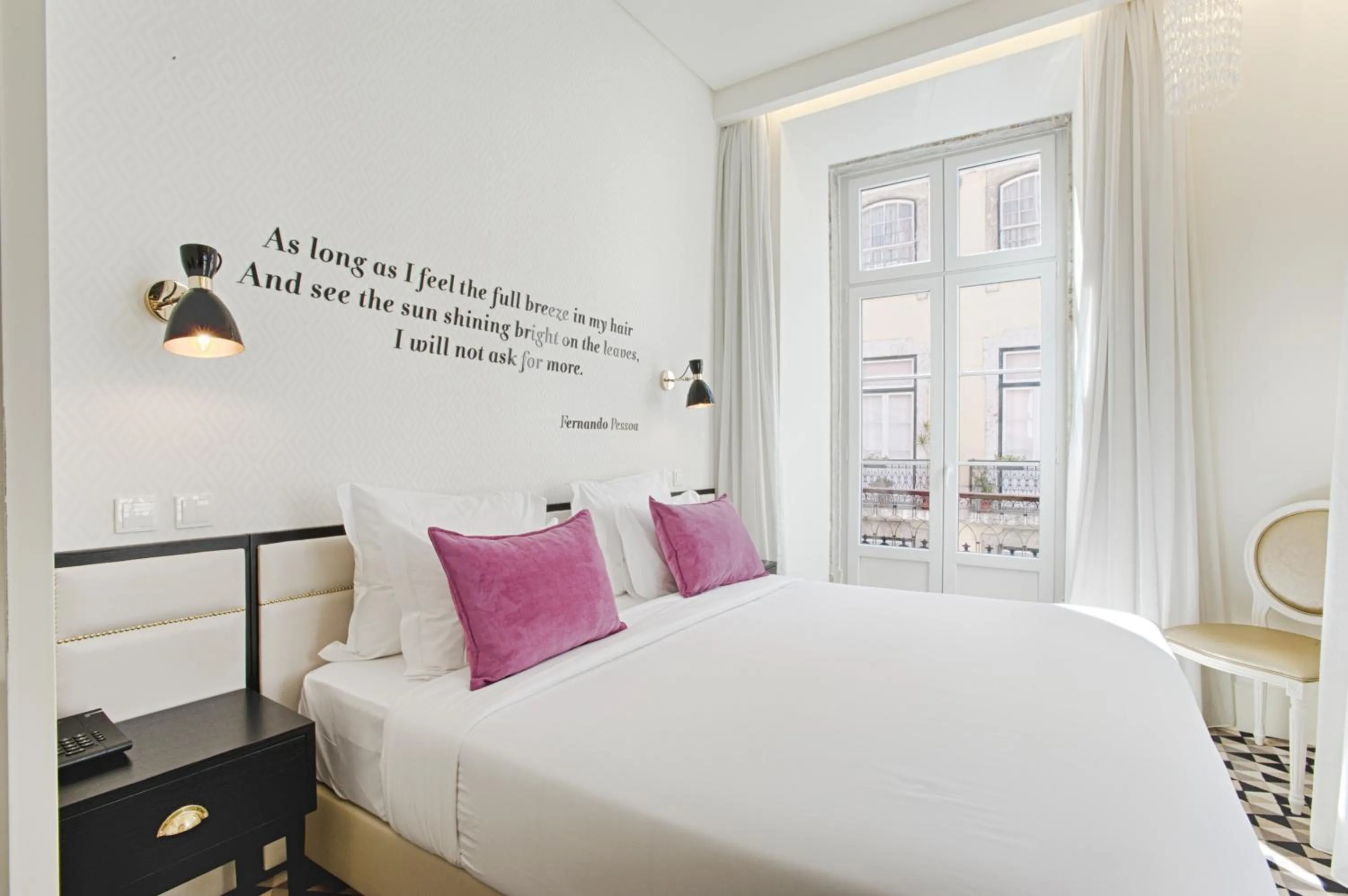 Decorative detail, Bed in Hotel Lis Baixa