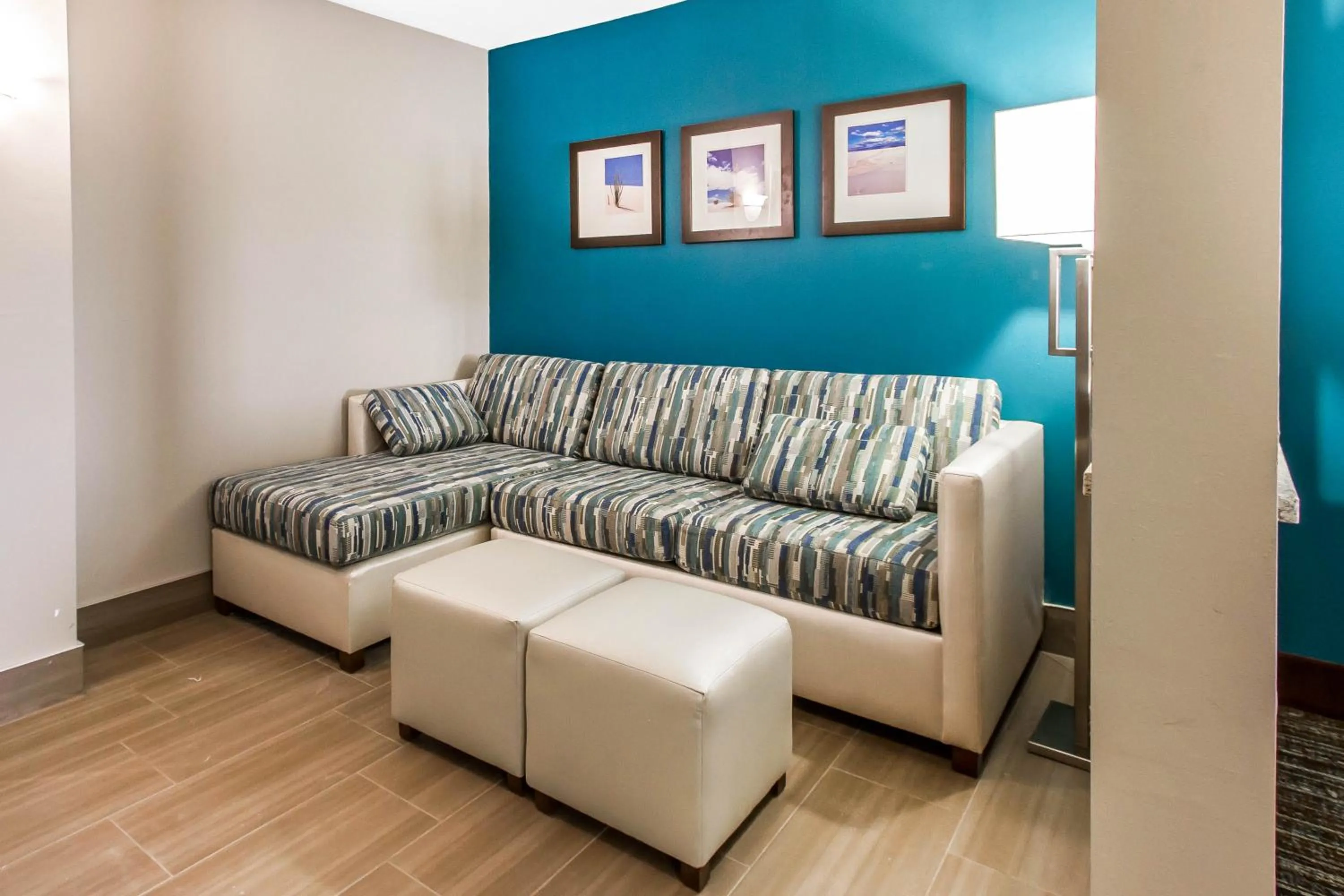 Seating area in Comfort Suites of Las Cruces I-25 North
