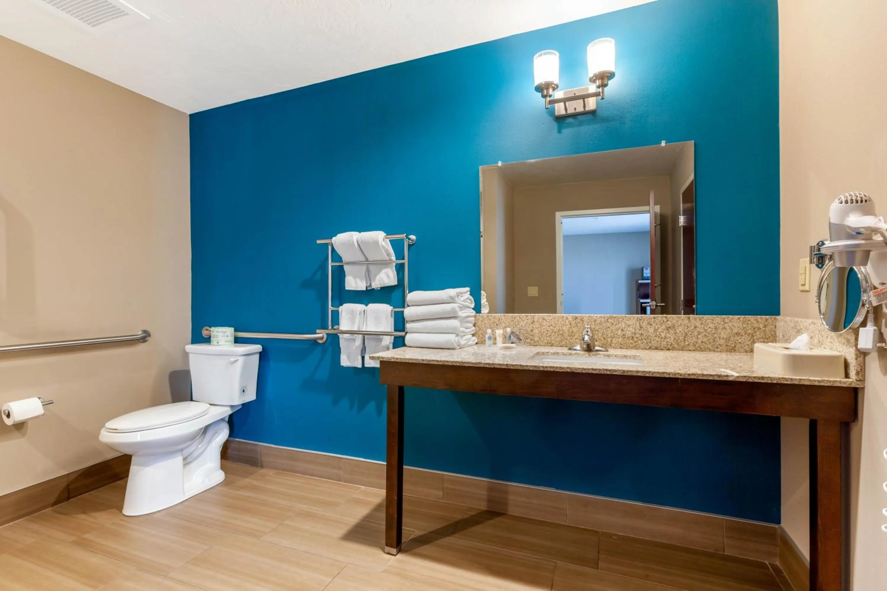 Bathroom in Comfort Suites of Las Cruces I-25 North