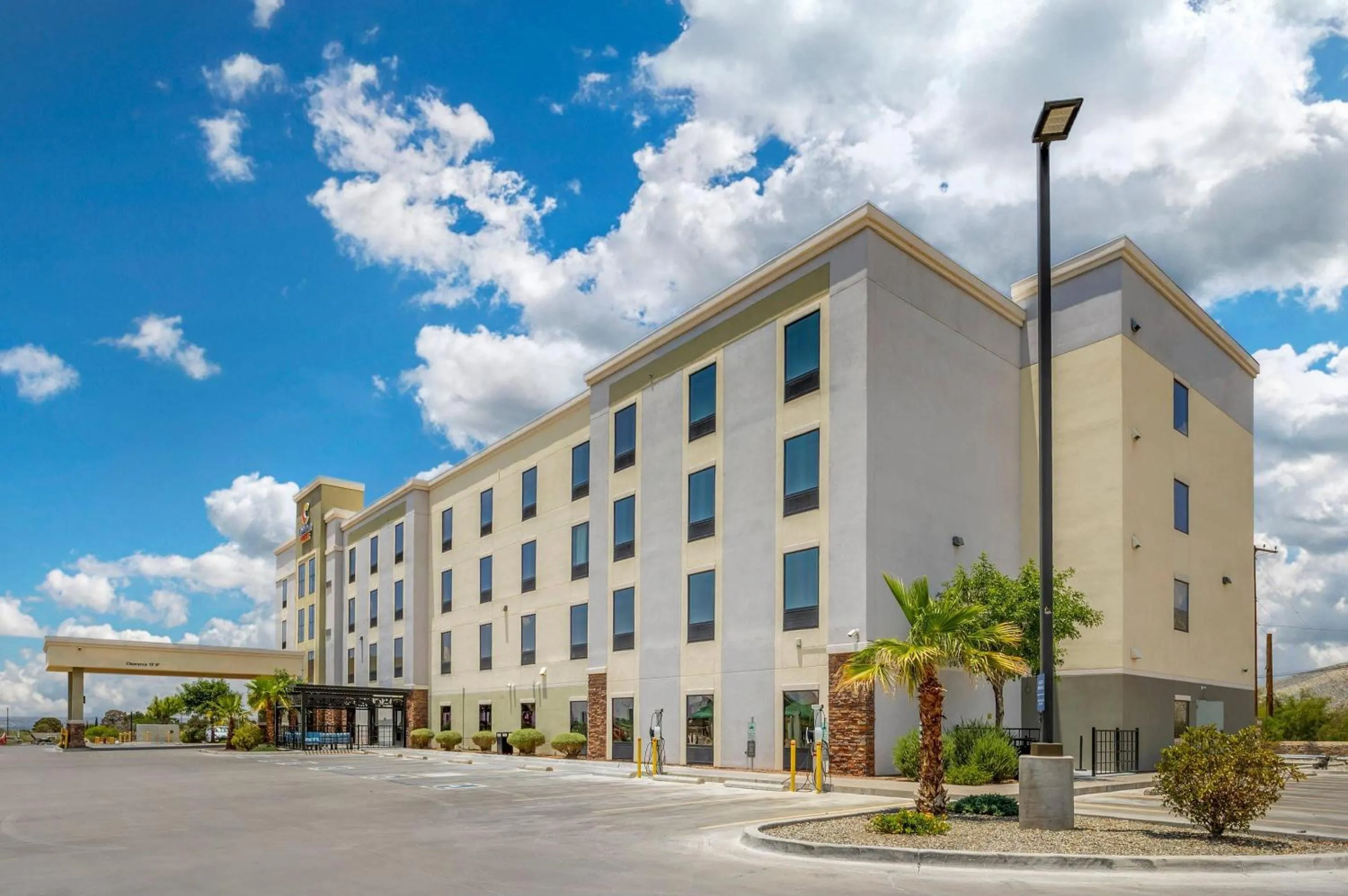 Property building in Comfort Suites of Las Cruces I-25 North