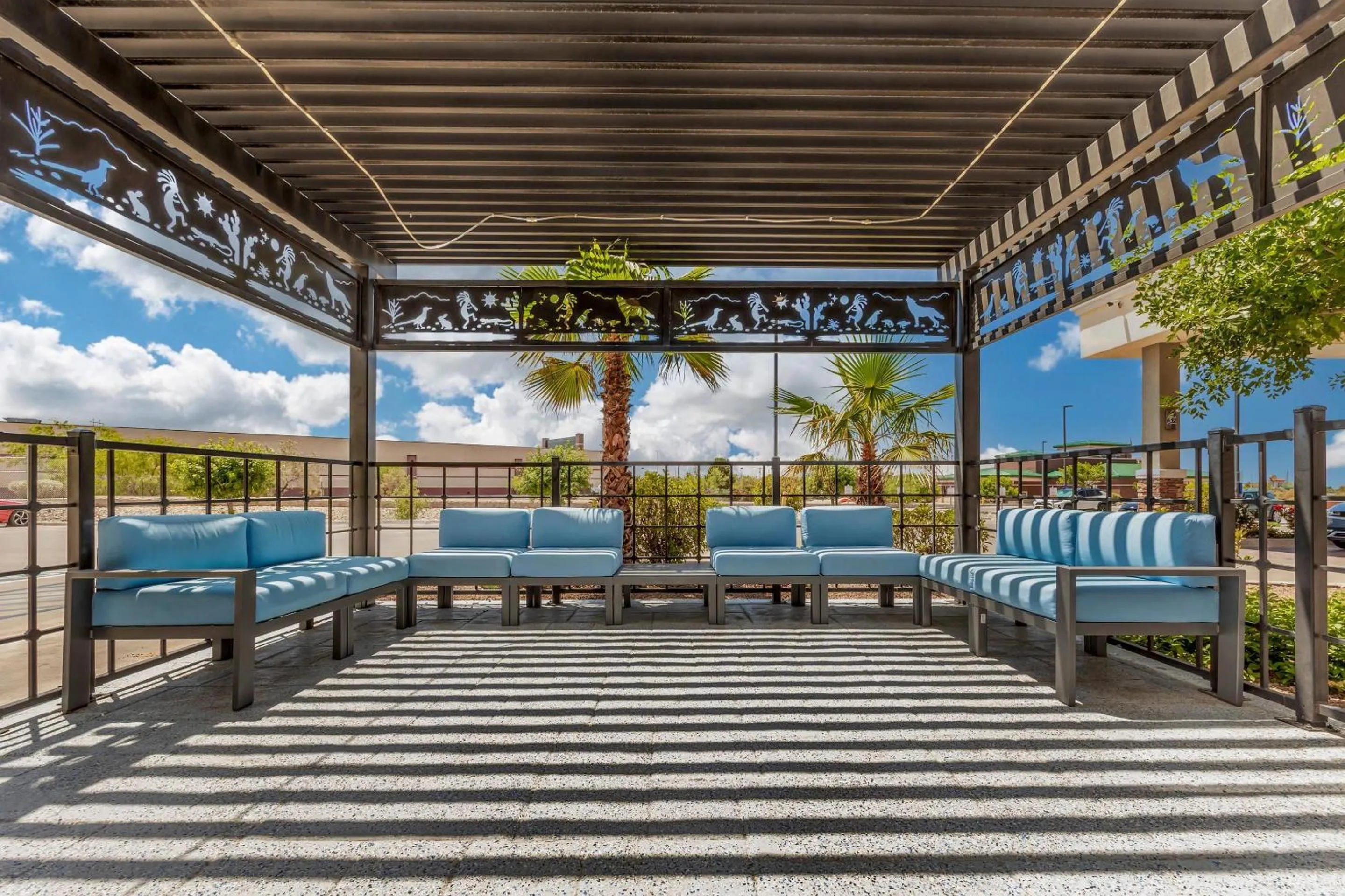 Swimming pool in Comfort Suites of Las Cruces I-25 North