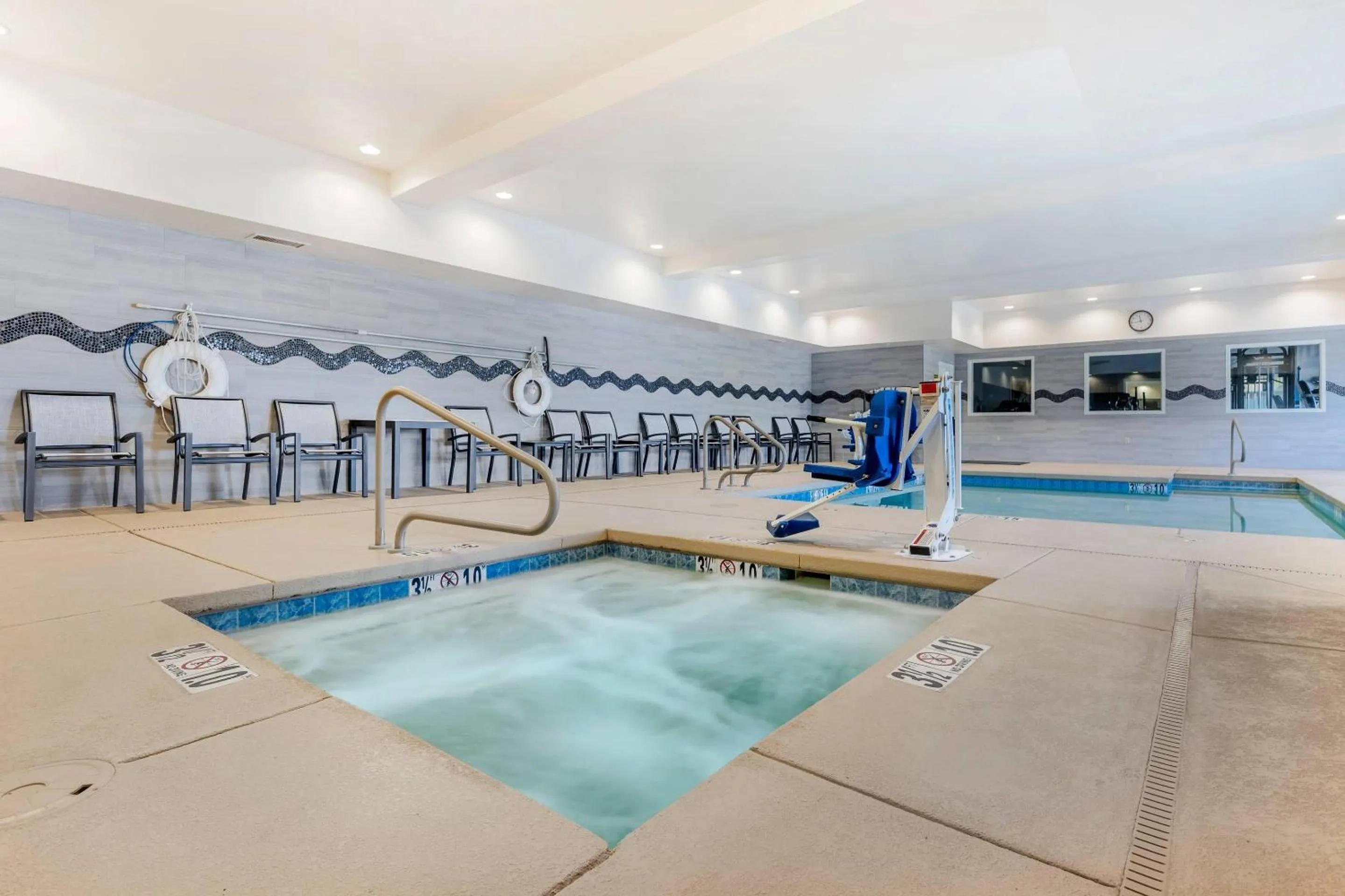 Swimming pool in Comfort Suites of Las Cruces I-25 North