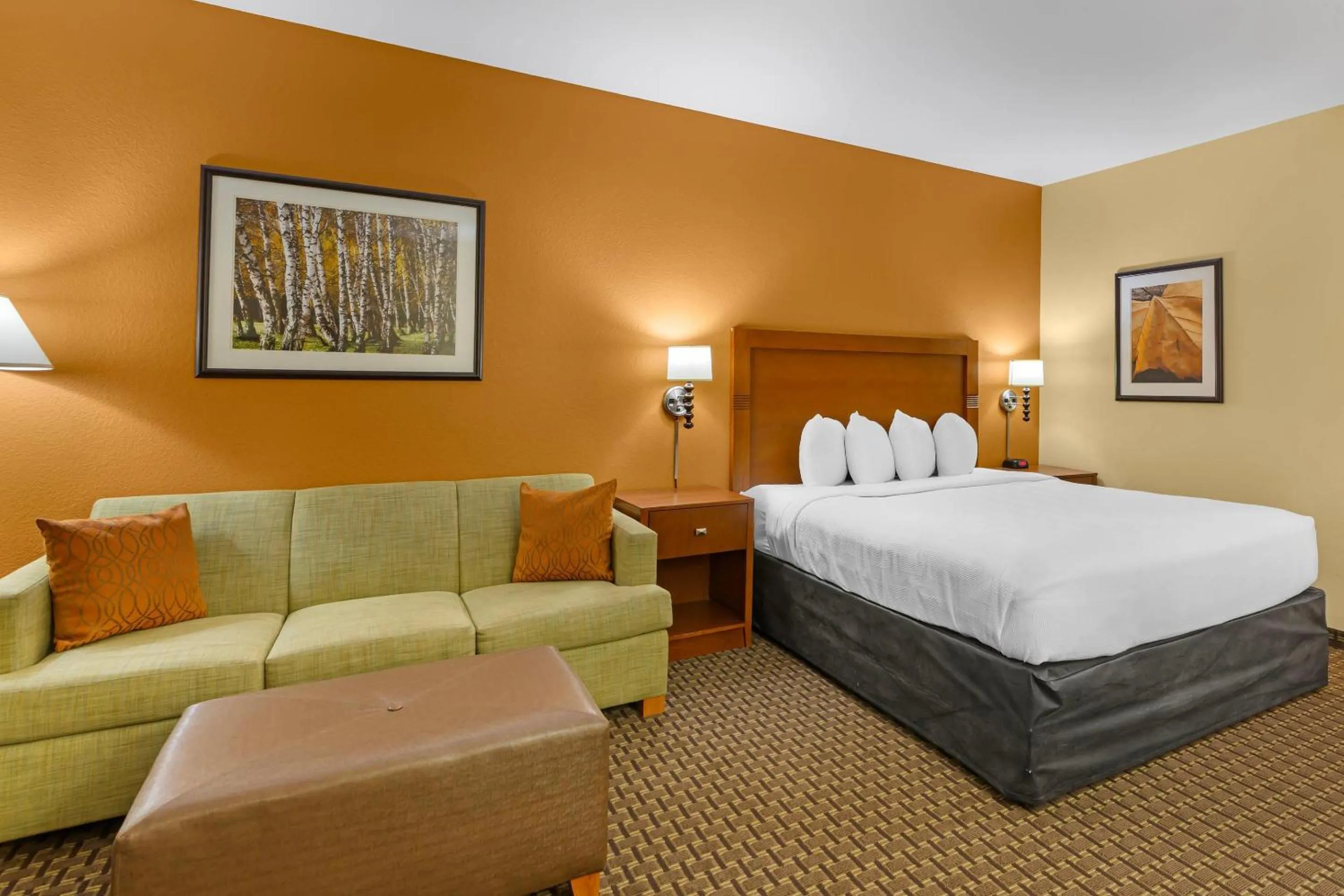 Bedroom, Bed in MainStay Suites Tioga