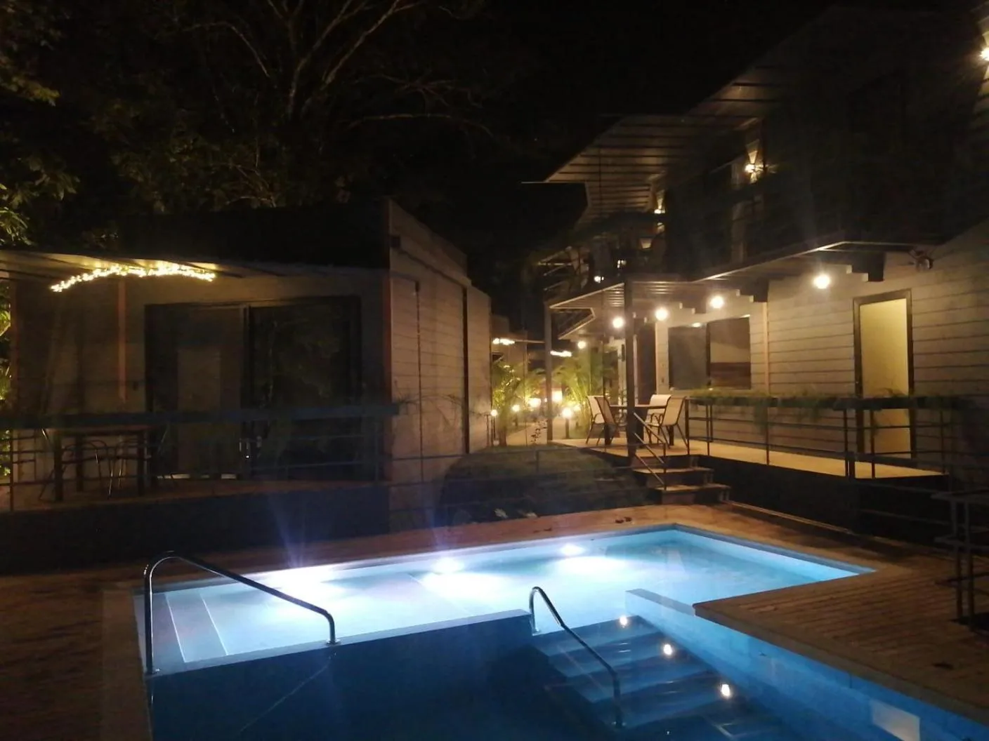 Property building in Hotel Evasión