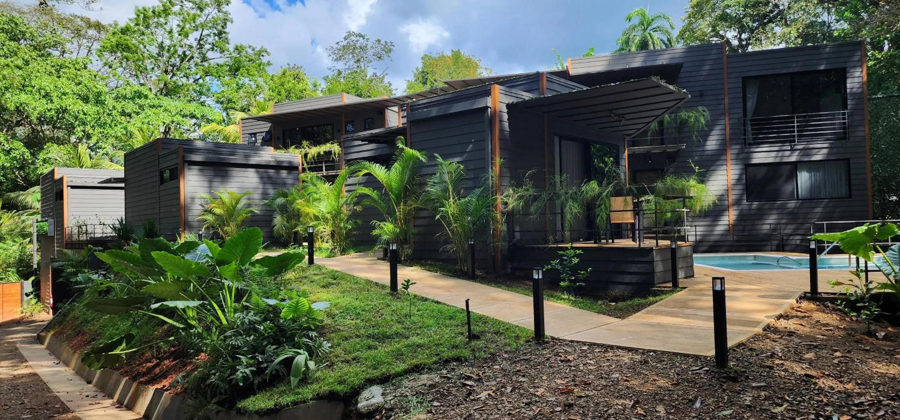 Property building in Hotel Evasión