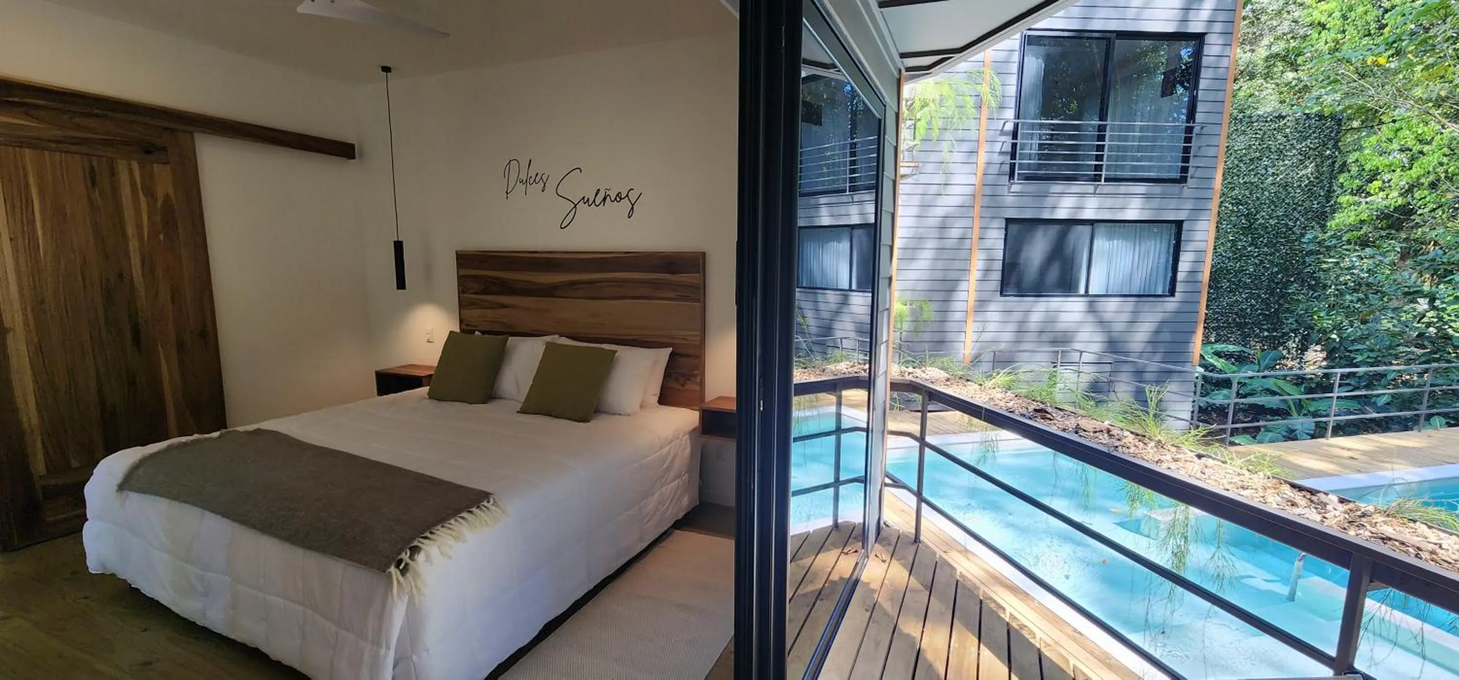 Property building, Bed in Hotel Evasión