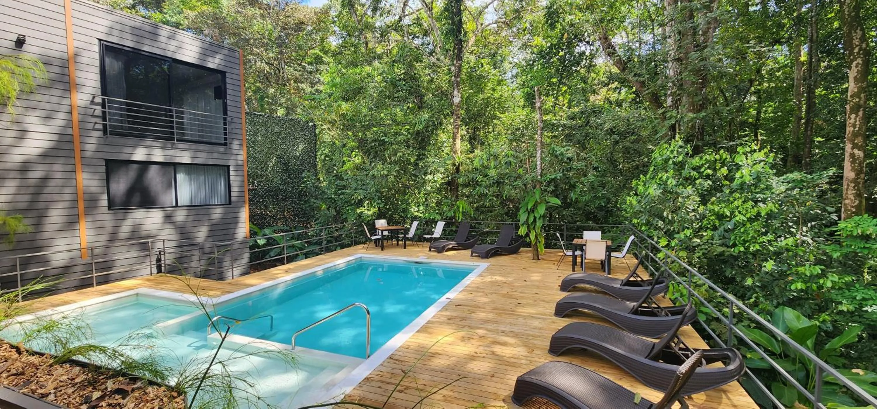 Swimming pool in Hotel Evasión